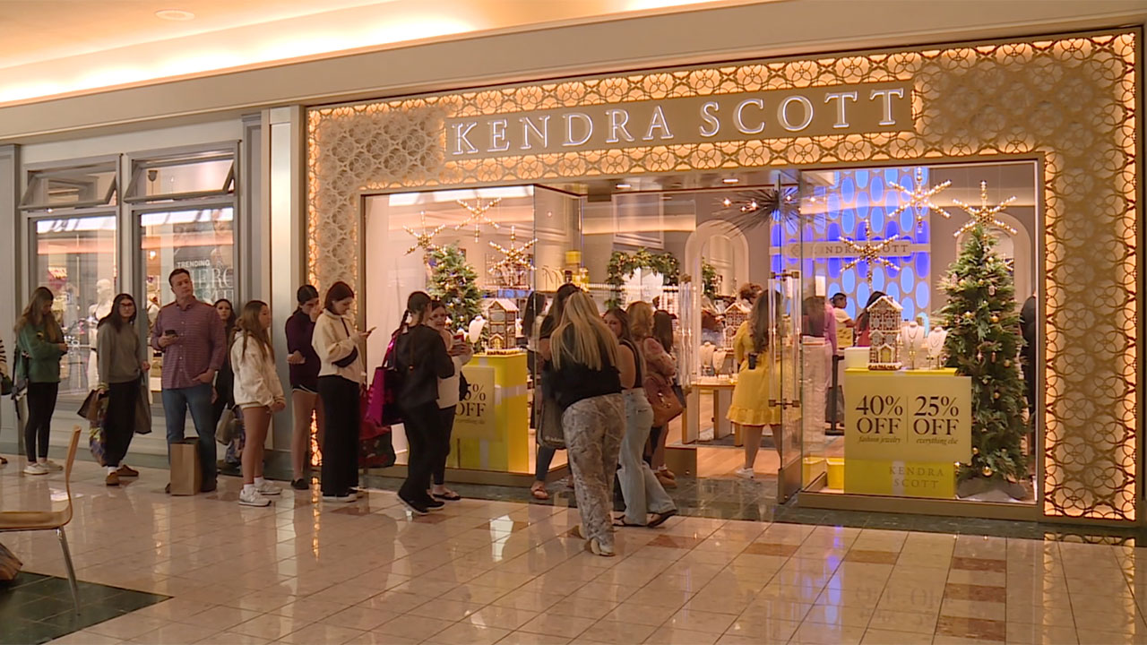 Black Friday shoppers packed stores like Kendra Scott in the Gardens Mall on Nov. 28, 2025.