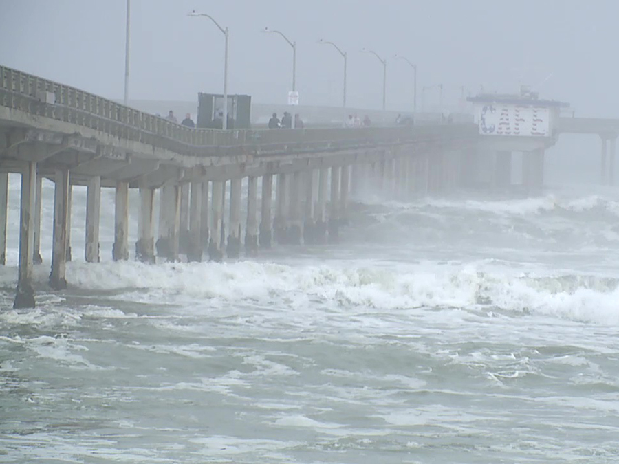 ocean_beach_pier_rain_102521.jpg