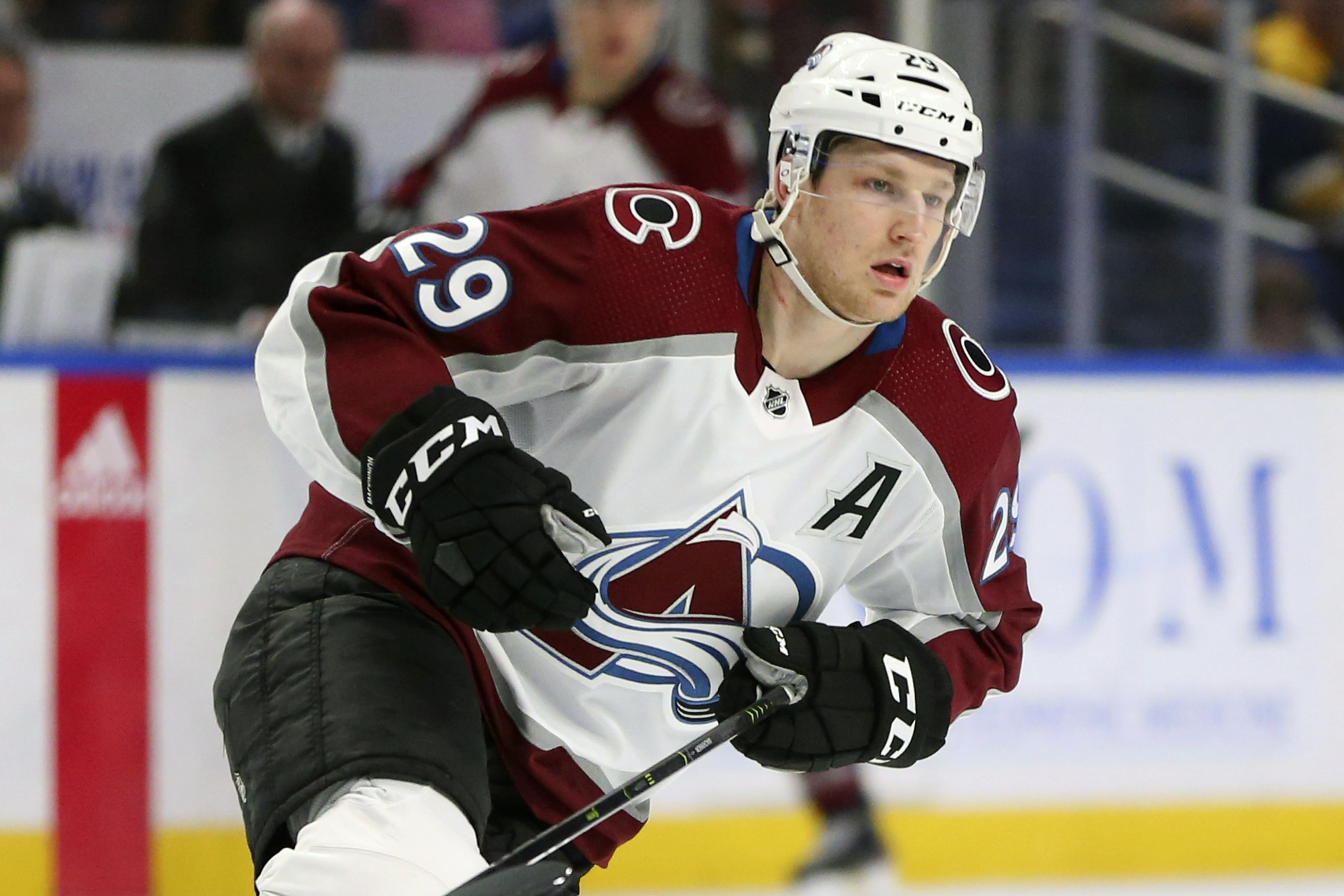 nathan mackinnon ted lindsay award finalist