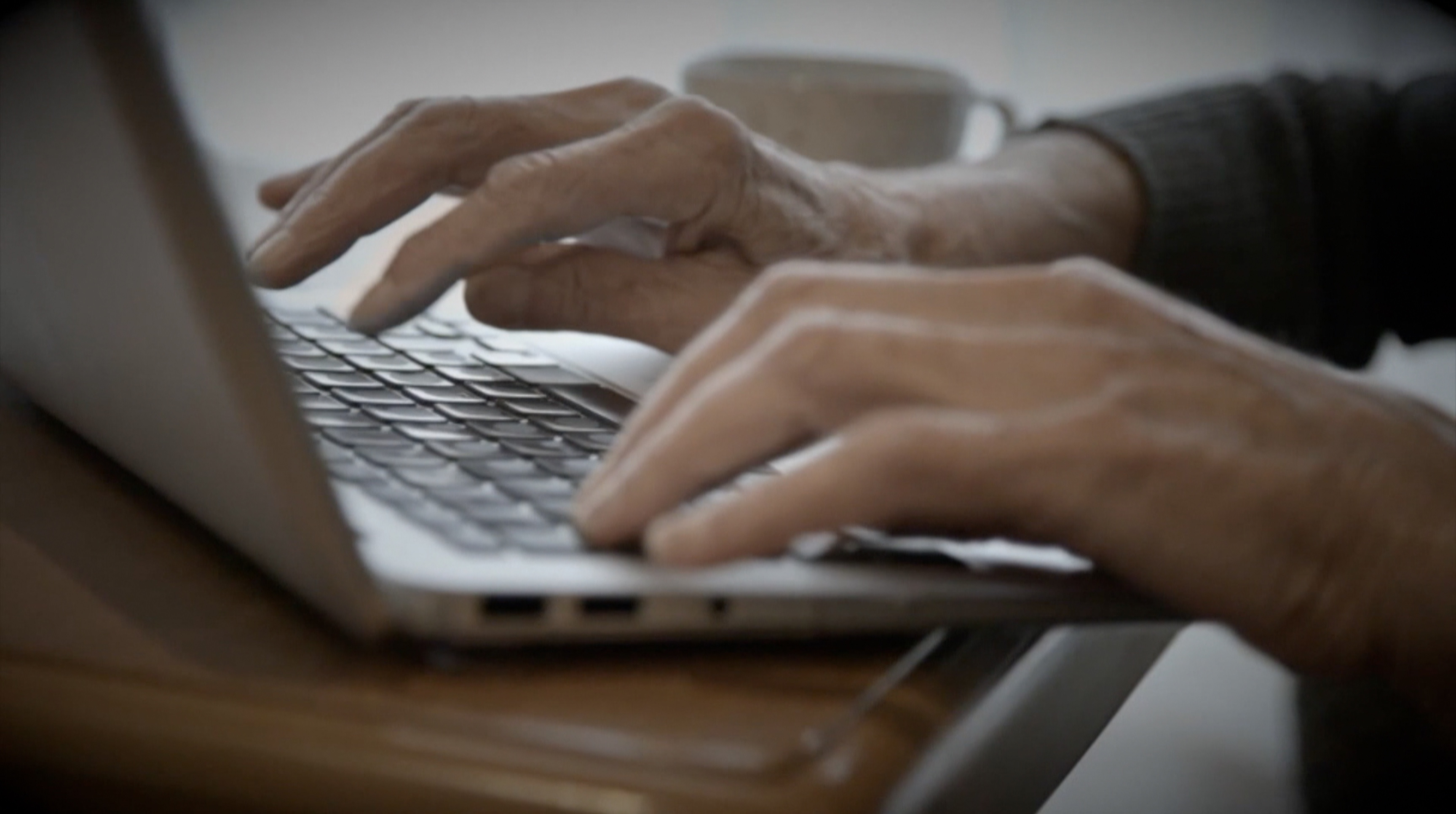 Learn to identify a scam before you buy or sell in online marketplaces
