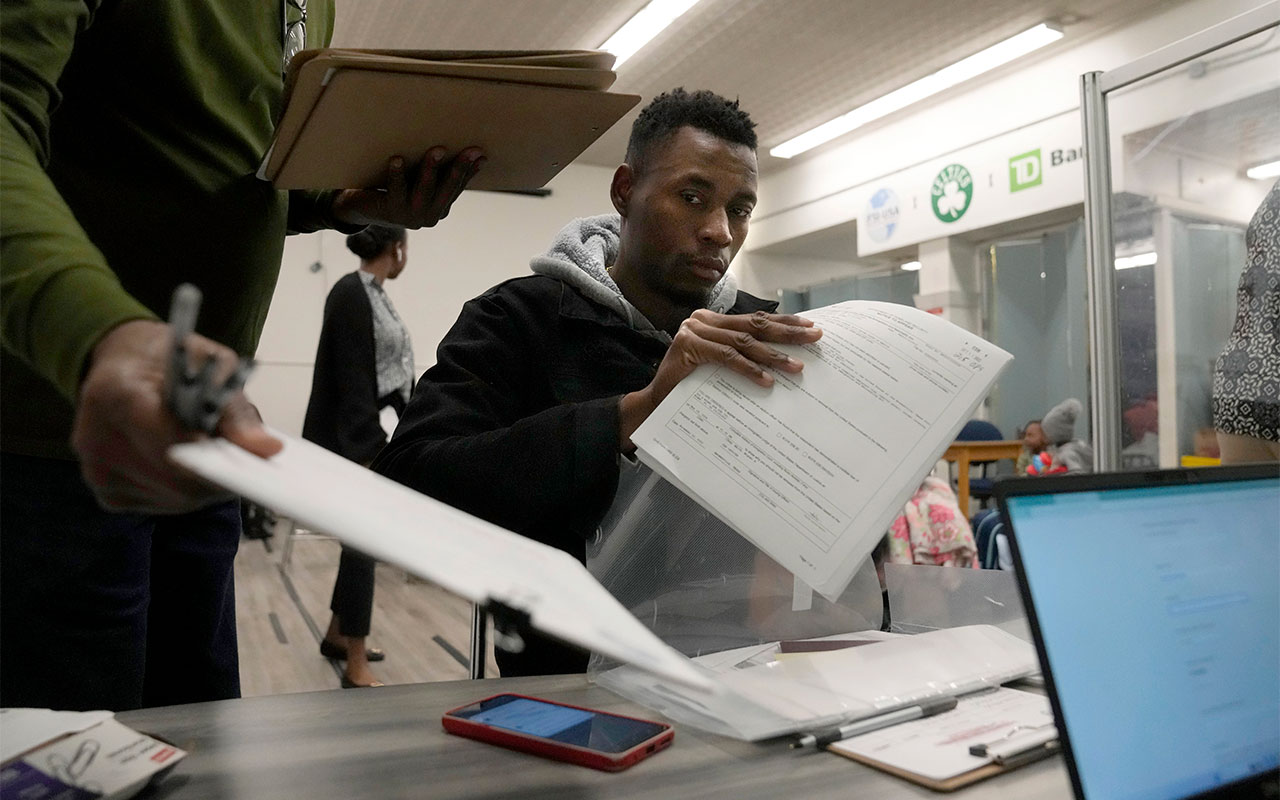 Trump throws out protections for Haitians 