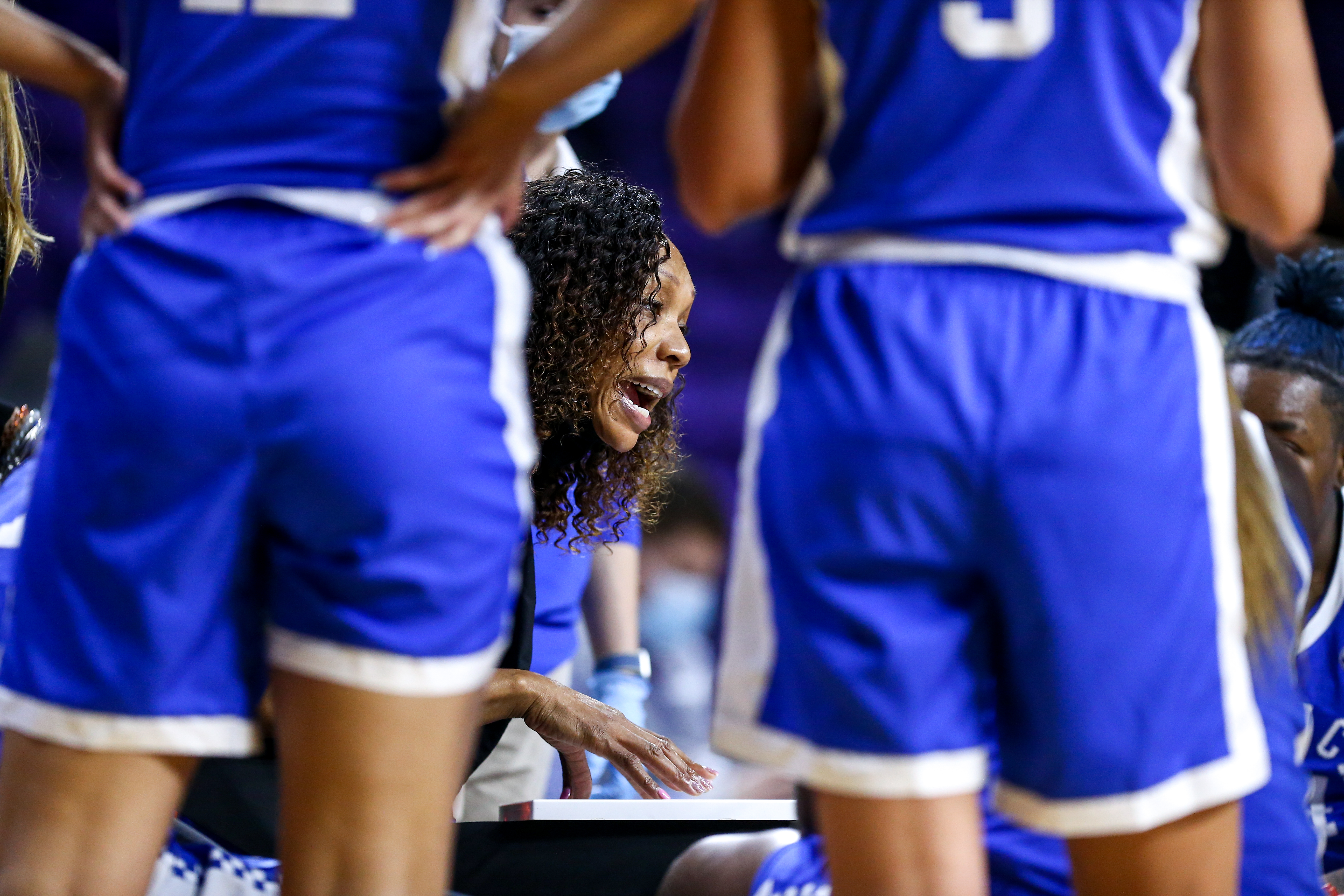 KYRA ELZY IN HUDDLE.JPG