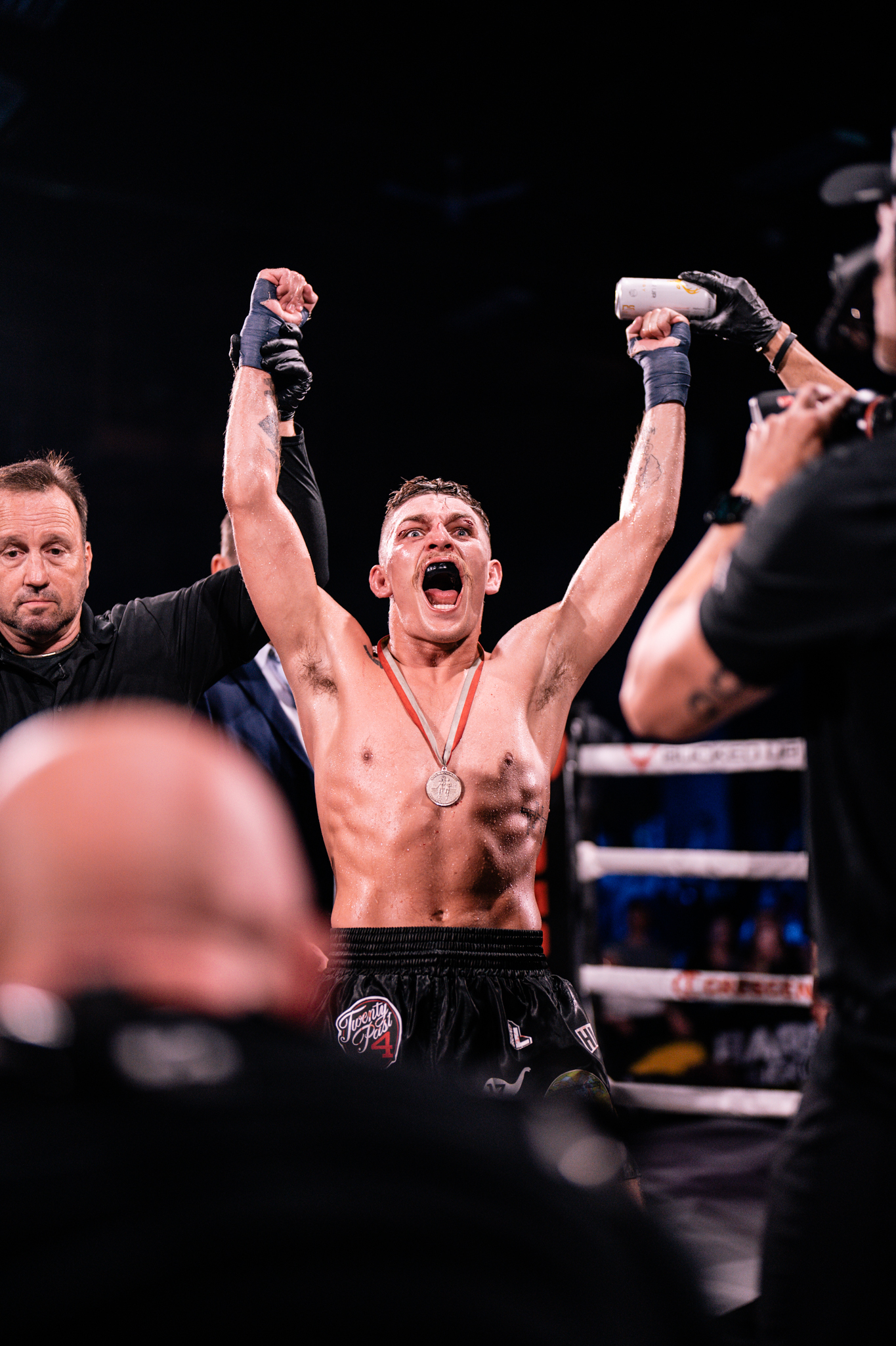 BKFC44NV302.jpg