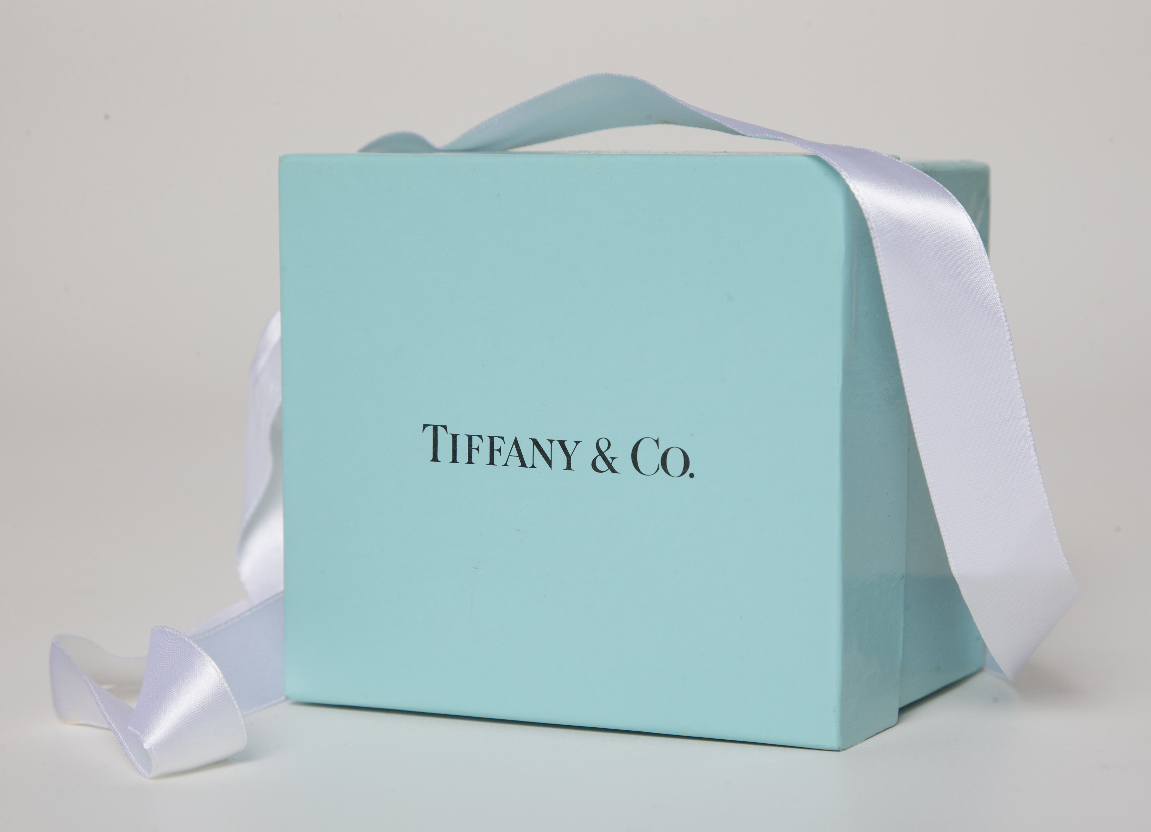 Earns Tiffany and Co