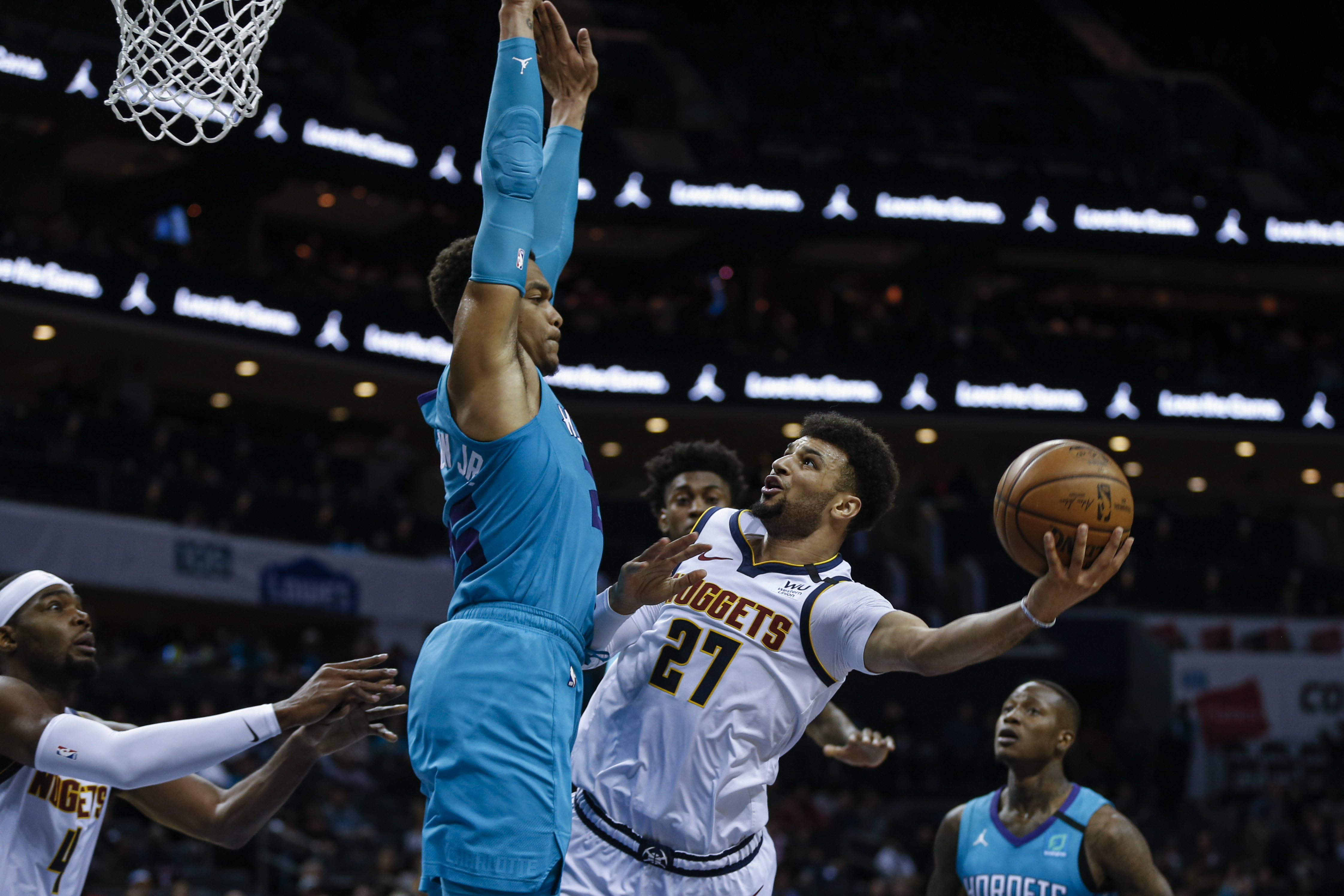 Jamal Murray hits late jumper to lift Nuggets past Hornets