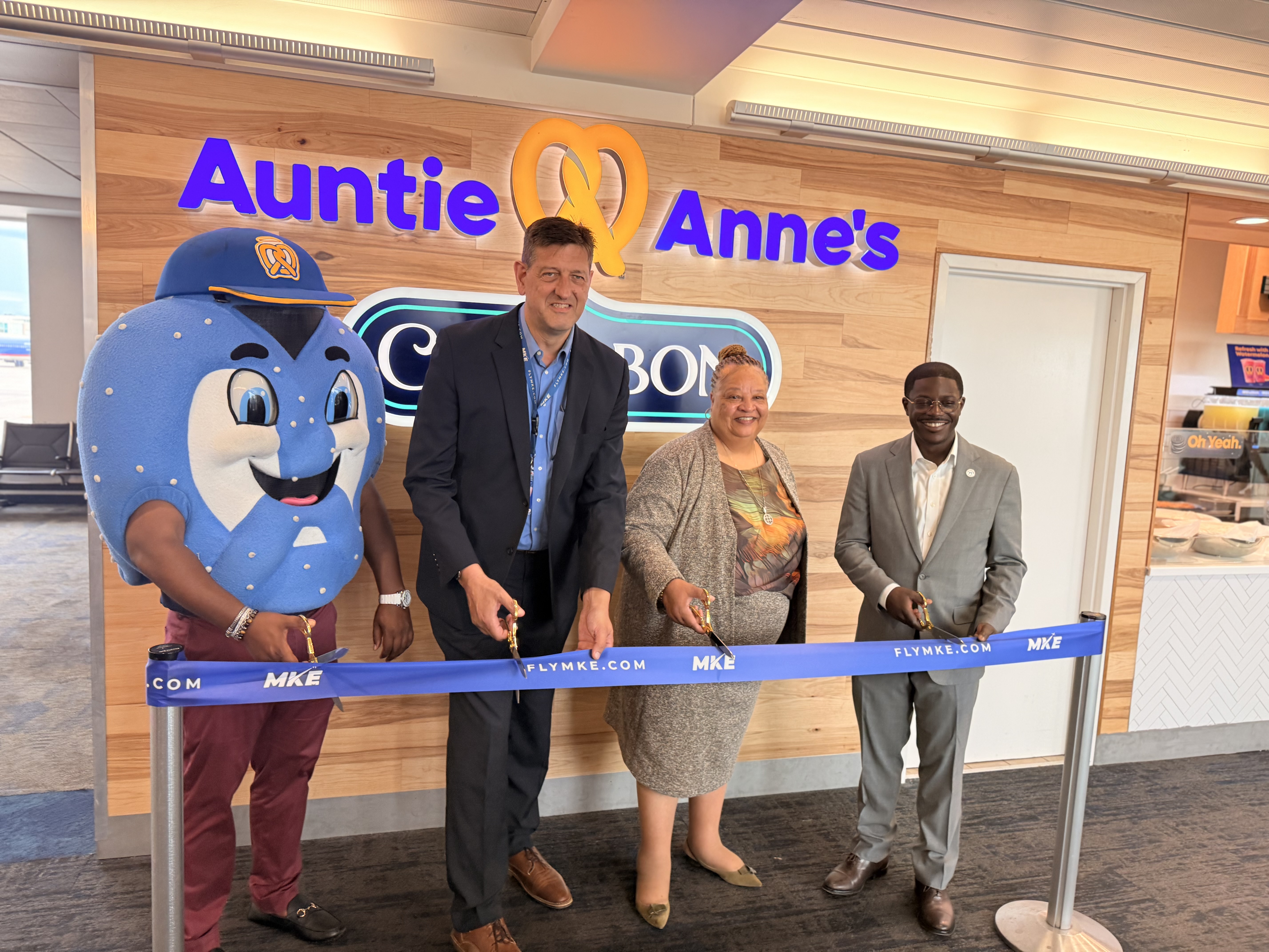 Cinnabon and Auntie Anne’s open location in Milwaukee airport