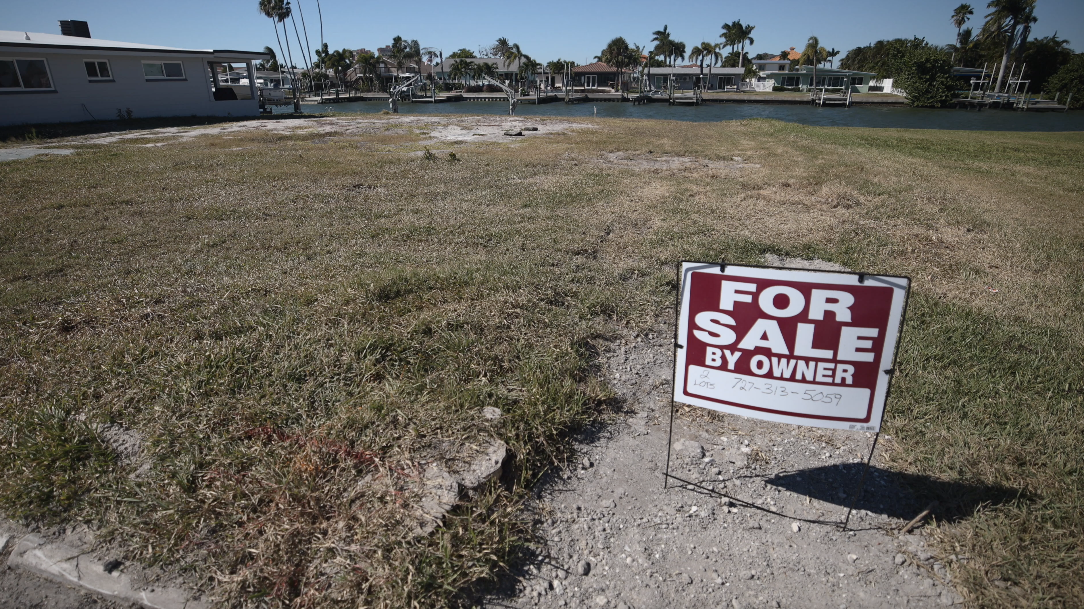 A lot for sale in Redington Shores, Florida.