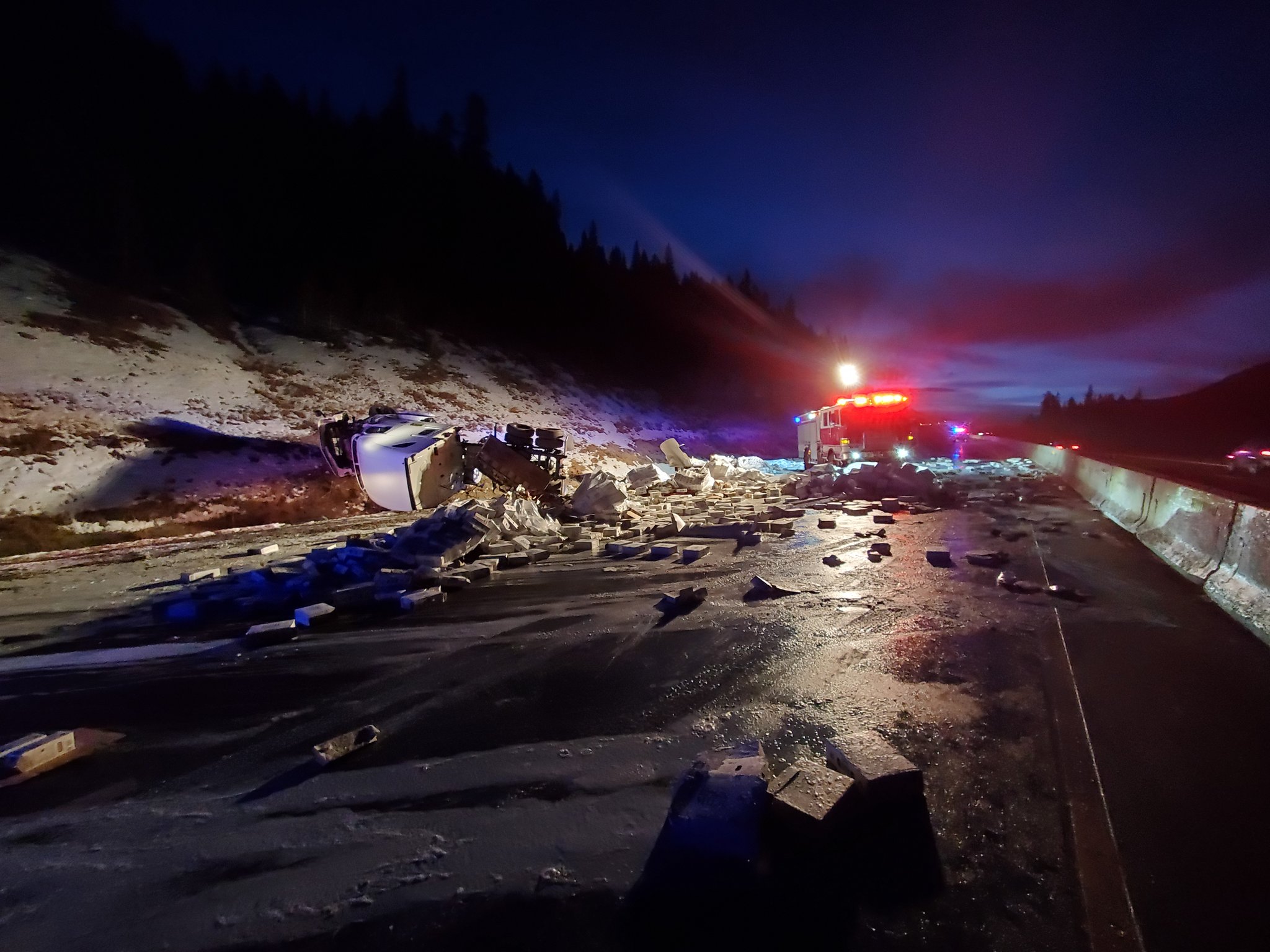 Westbound lanes of I-70 closed from Copper Mountain to Vail for crash_nov 14 2021