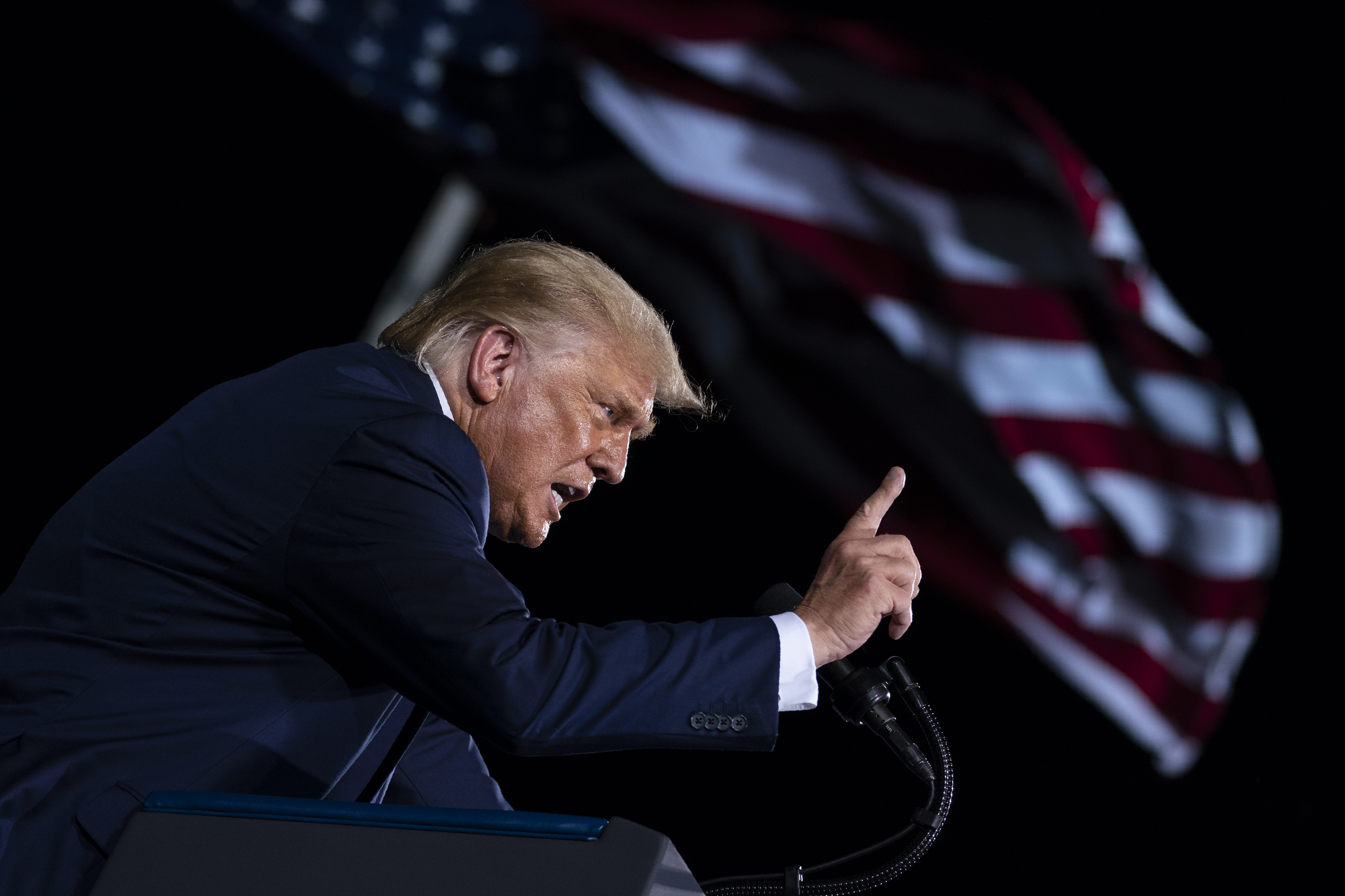 Trump hits battleground states courting key voters