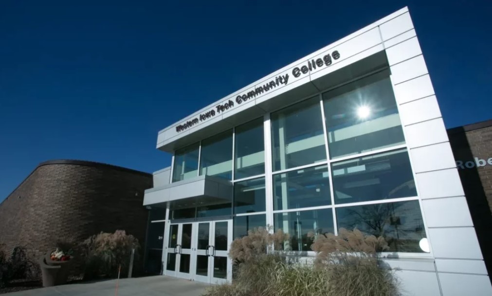 western-iowa-tech-cc-exterior.jpg