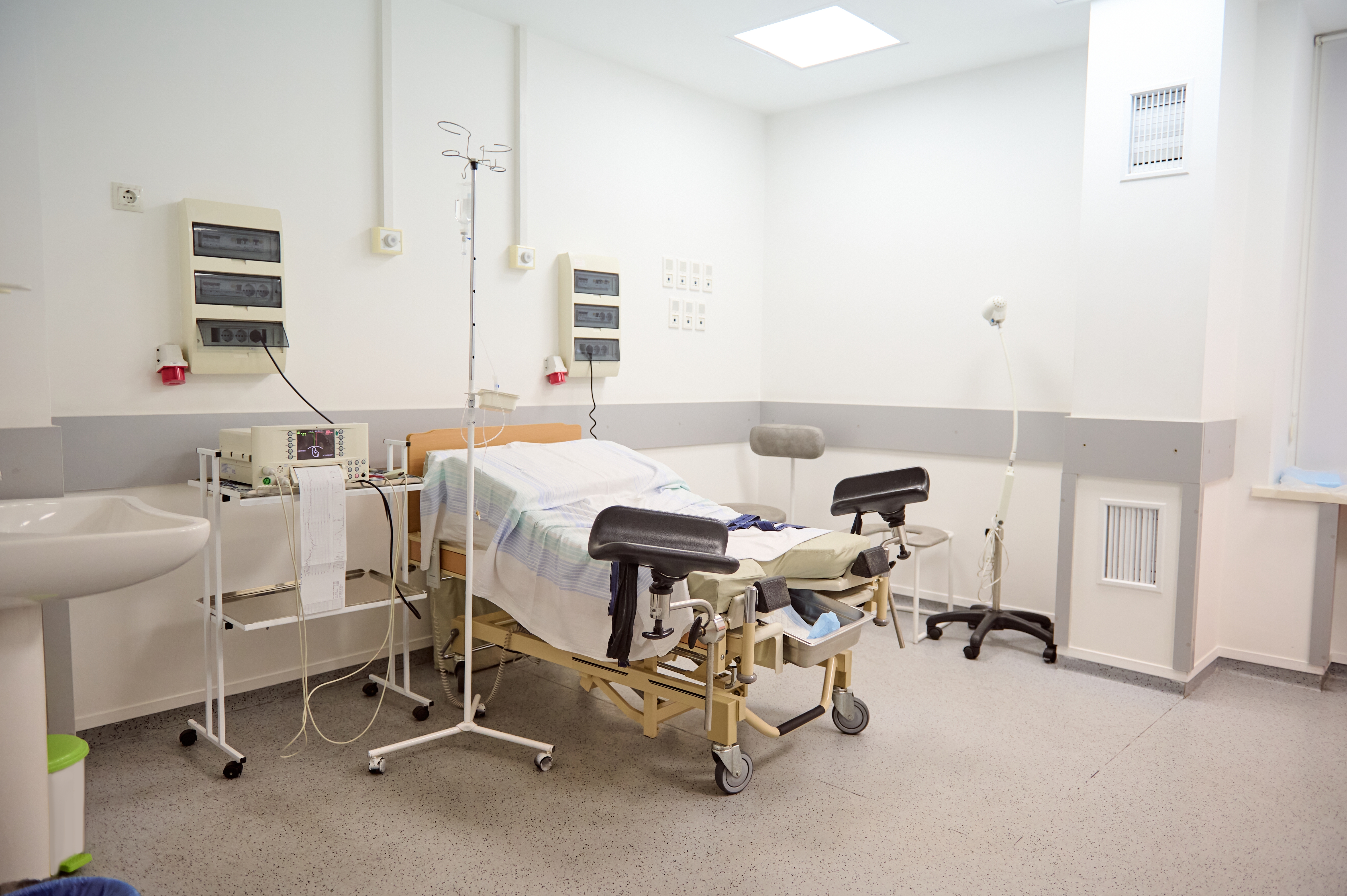 An empty delivery room