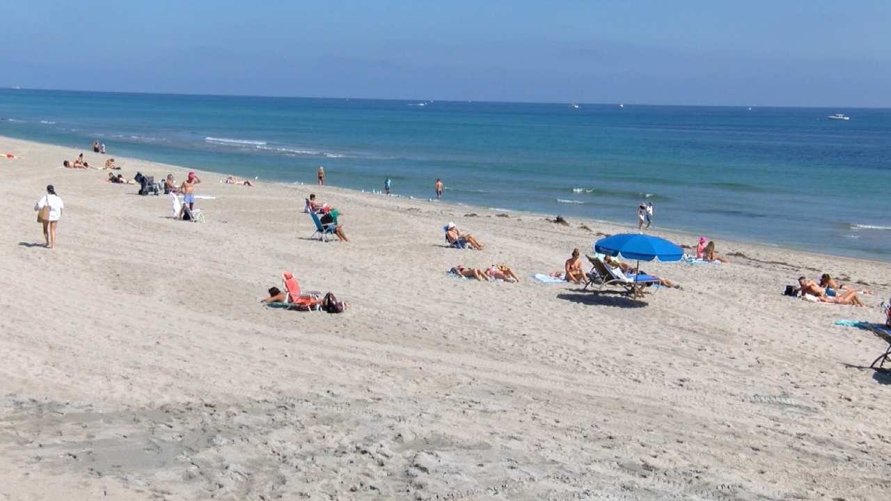 Dozens of people enjoy Delray Beach on Feb. 25, 2021.jpg