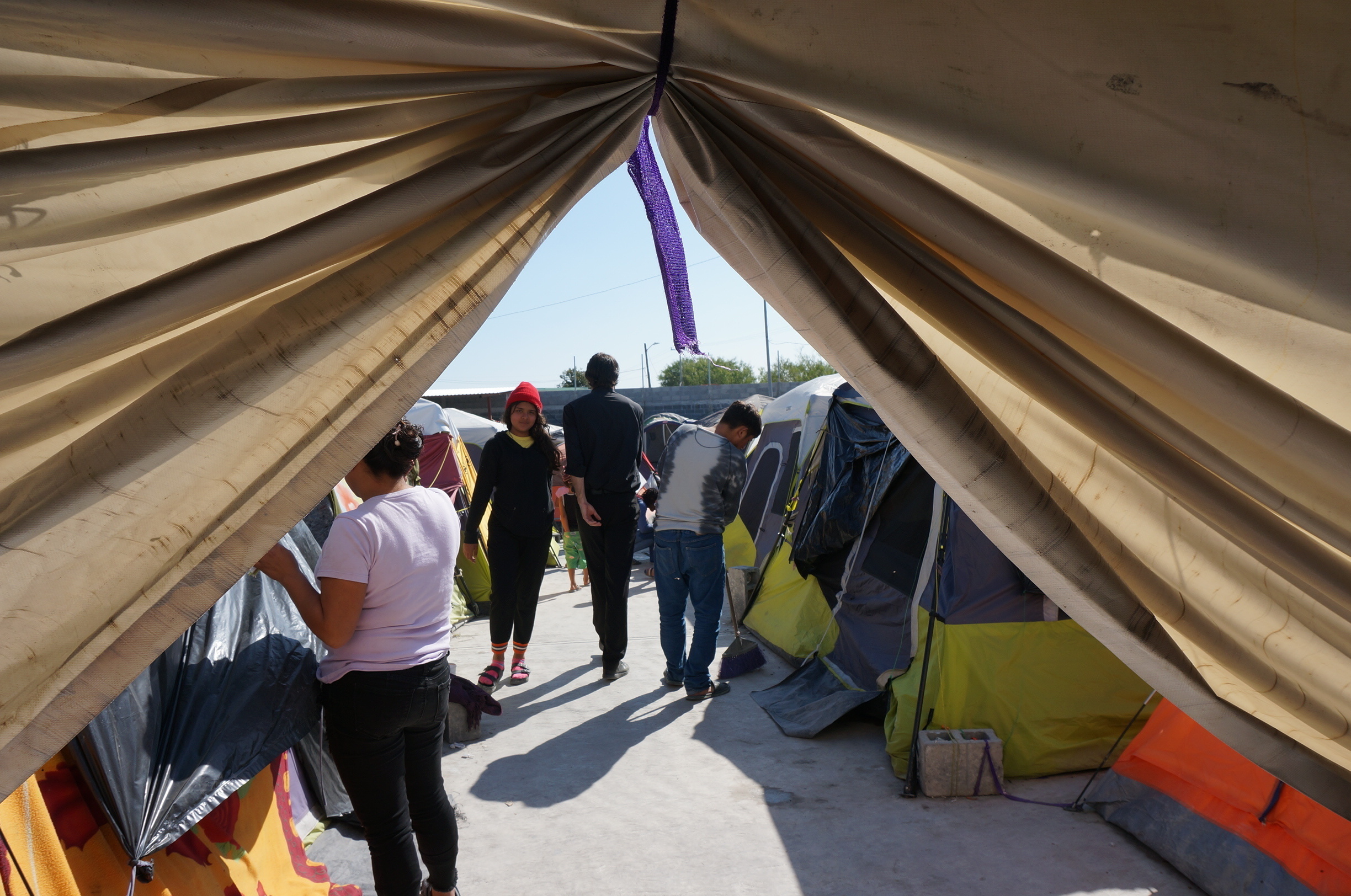 Migrants at border 