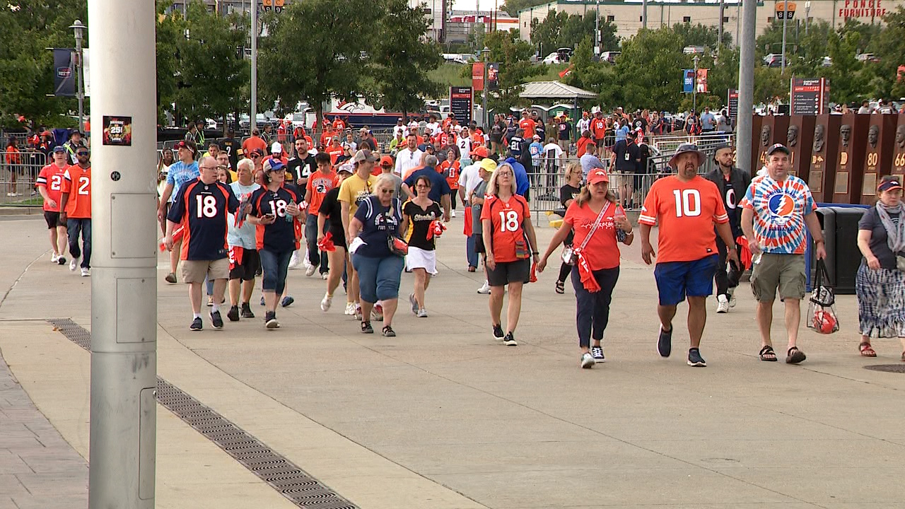 broncos fans.jpg