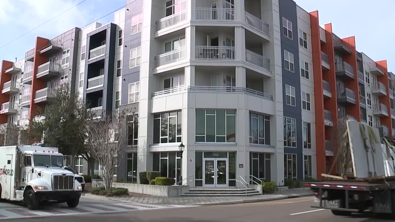 Residents in Hyde Park apartment complex say they're concerned for their safety