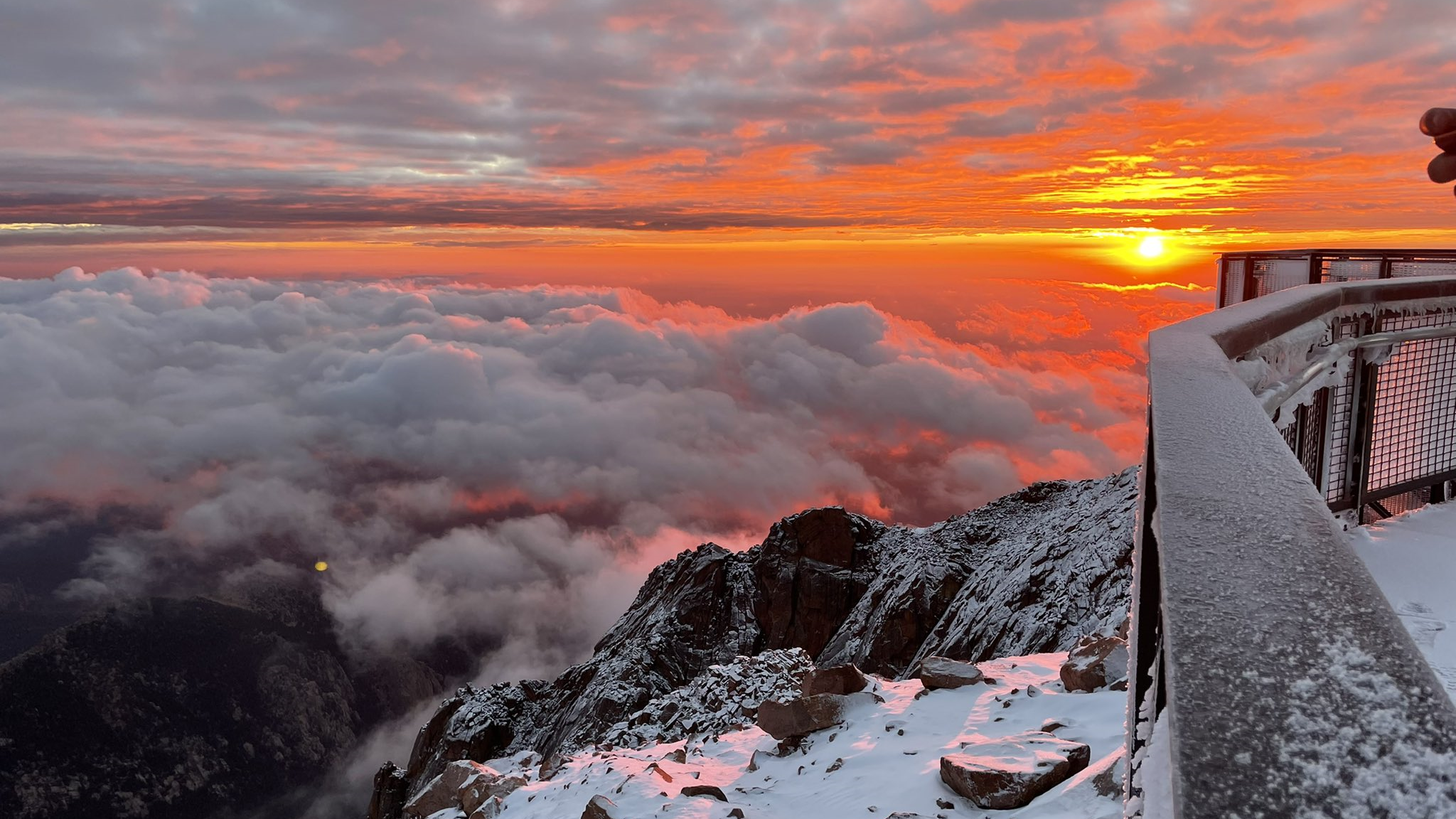 Pikes Peak sunrise @PatsCurtins