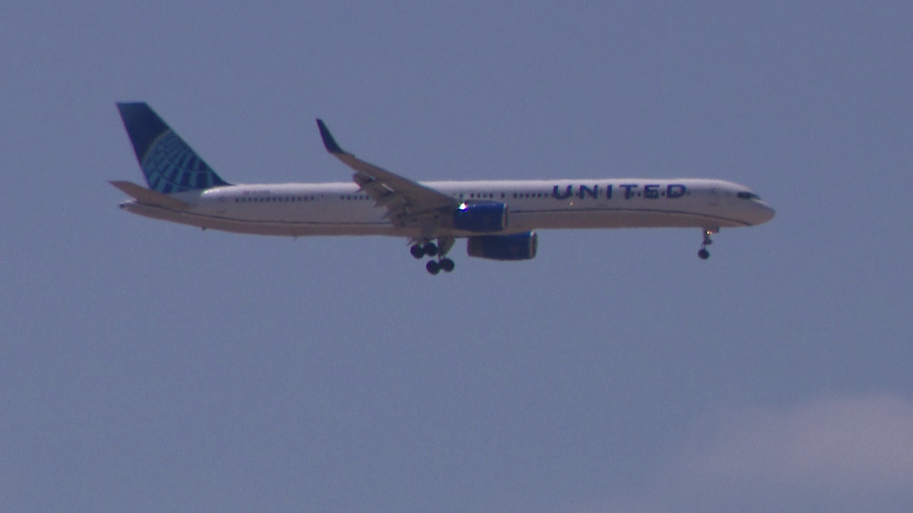 United Airlines plane landing at DIA