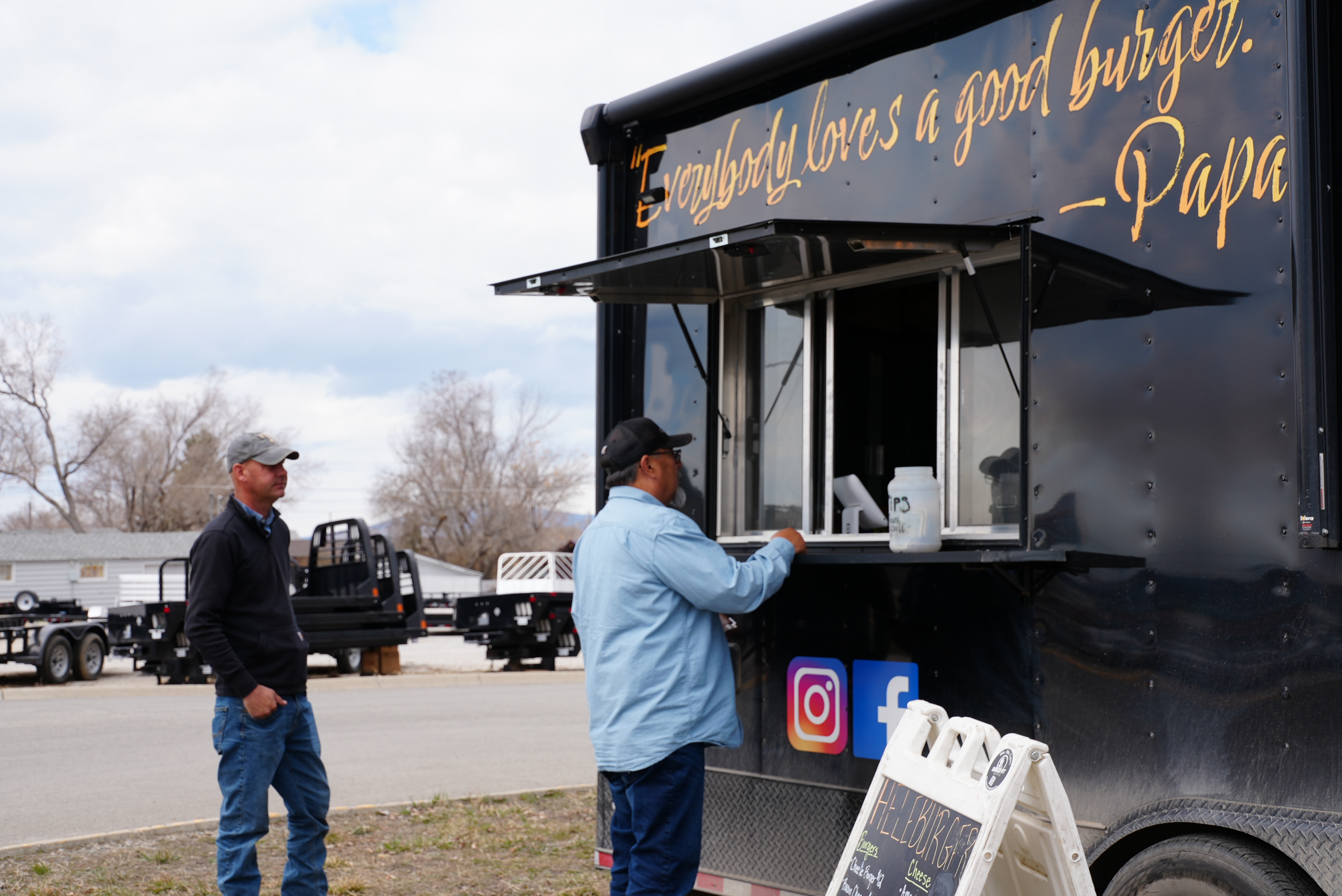 Customers at Heleburger 