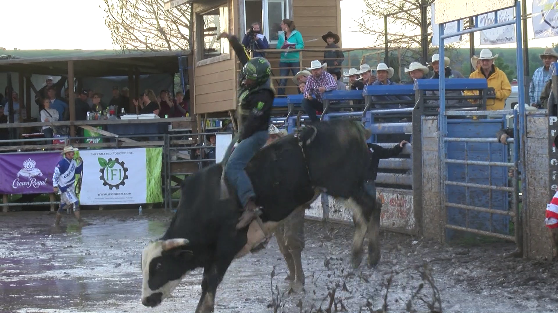 Dusty Gliko bull riding event