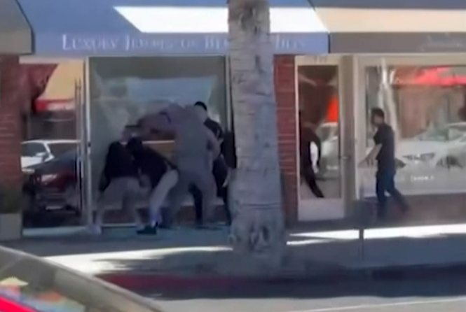 Thieves take at least $3M in goods from Beverly Hills store