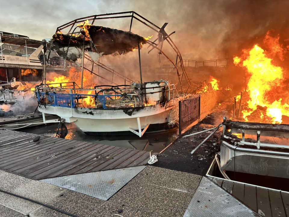 roosevelt lake fire.jpg