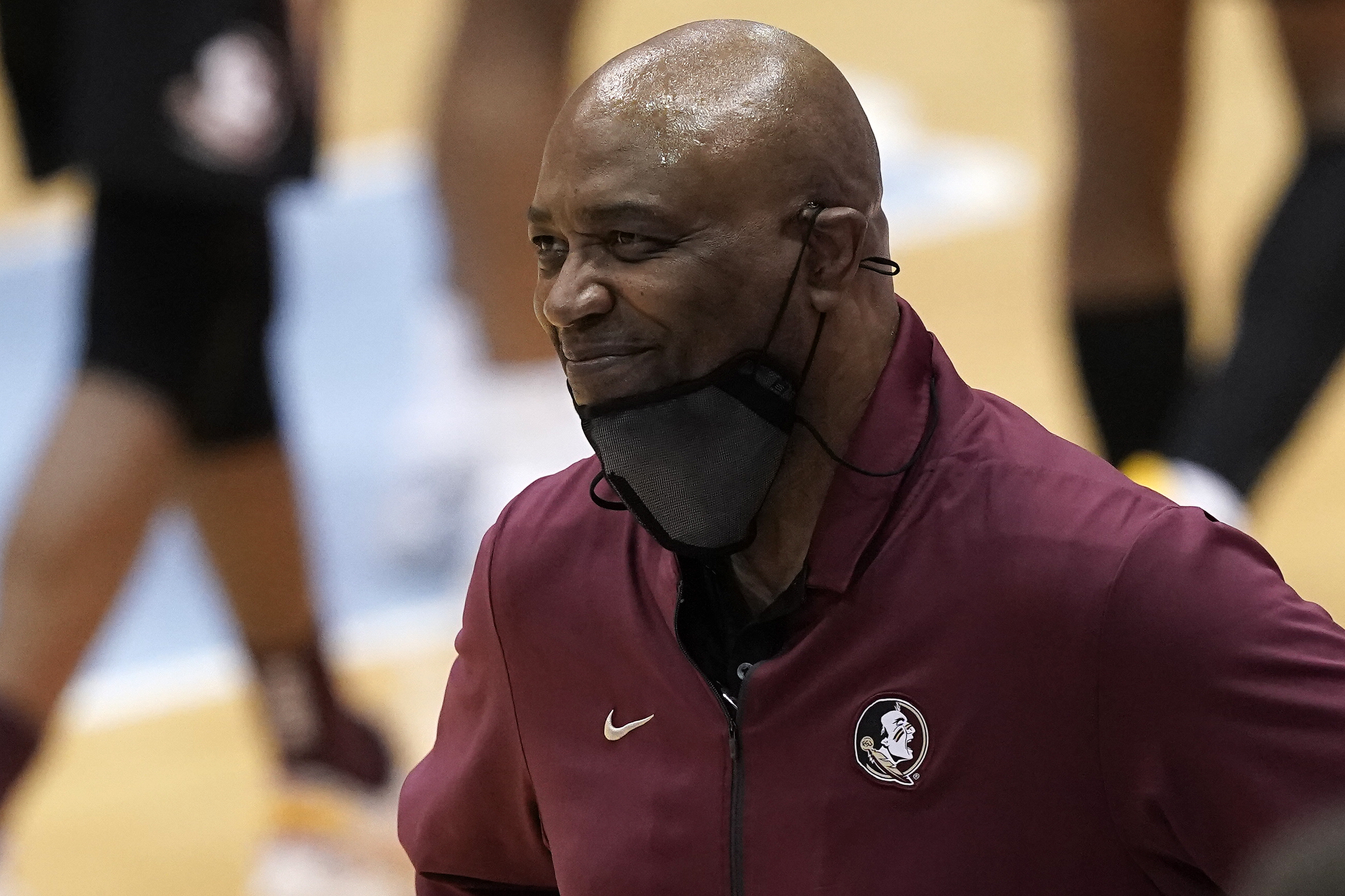 Florida State Seminoles head coach Leonard Hamilton smiles during game at North Carolina Tar Heels in 2021