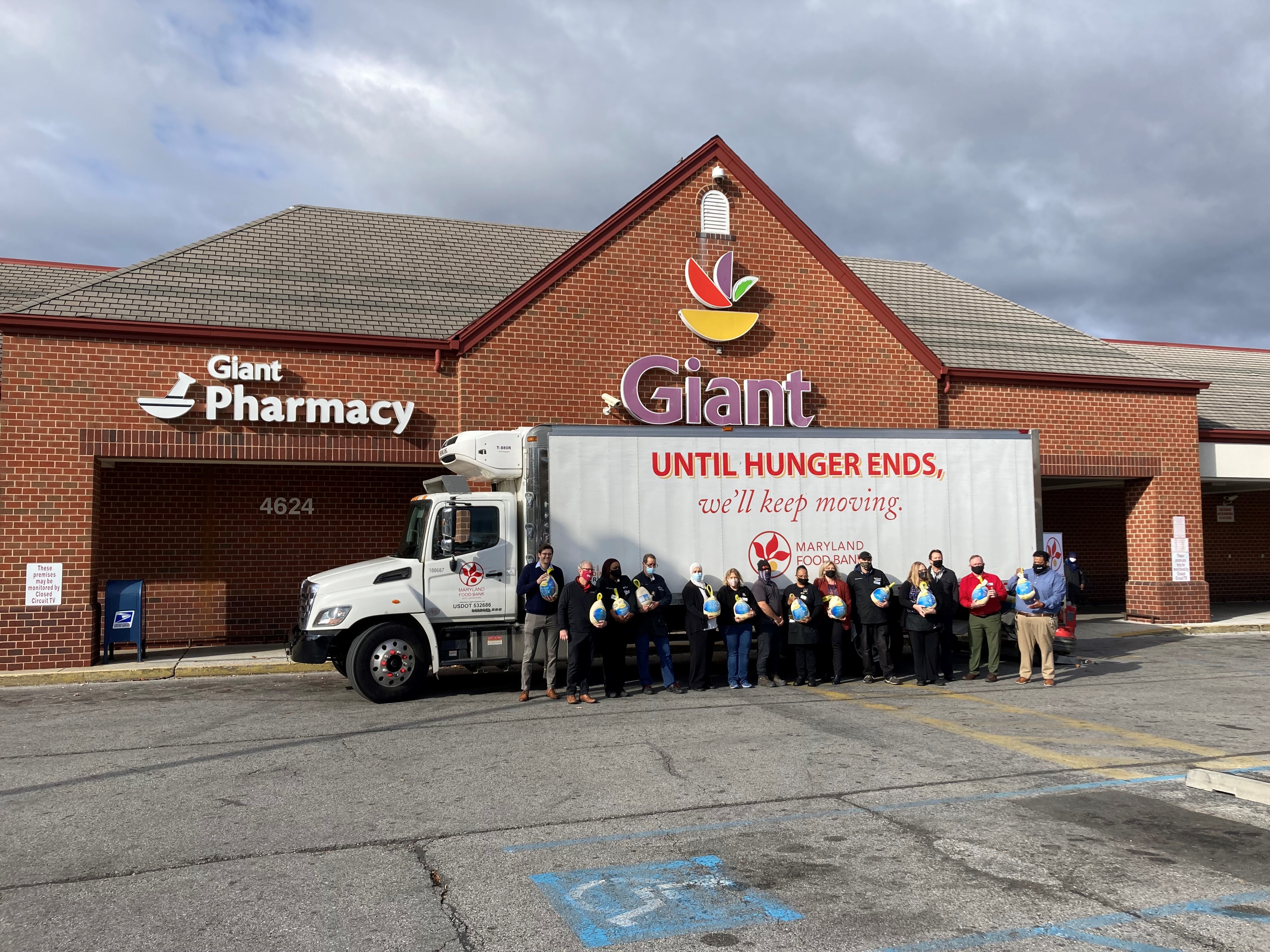 Giant gives back for the holidays, donates 1,000 turkeys to the Maryland Food Bank