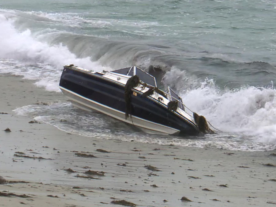 smuggling_boat_la_jolla_windansea_beach_061124.jpg