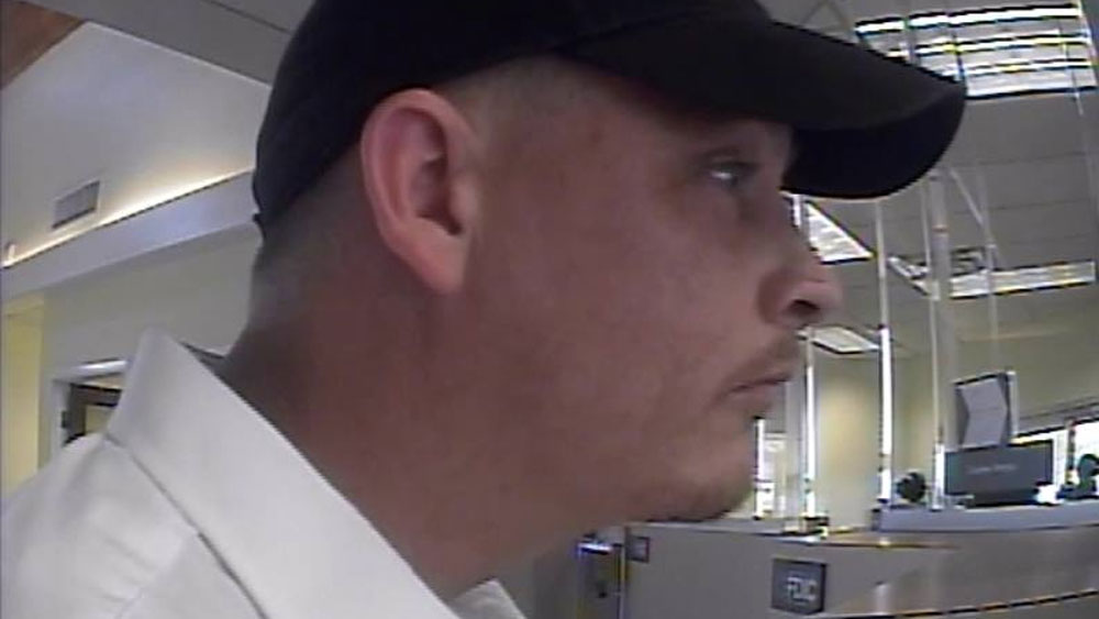 WPTV-bank-robbery-suspect-022219-03.jpg