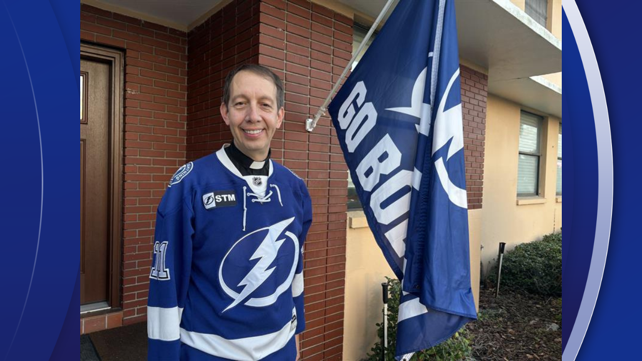 Tampa pastor uses Lightning hockey to connect with students