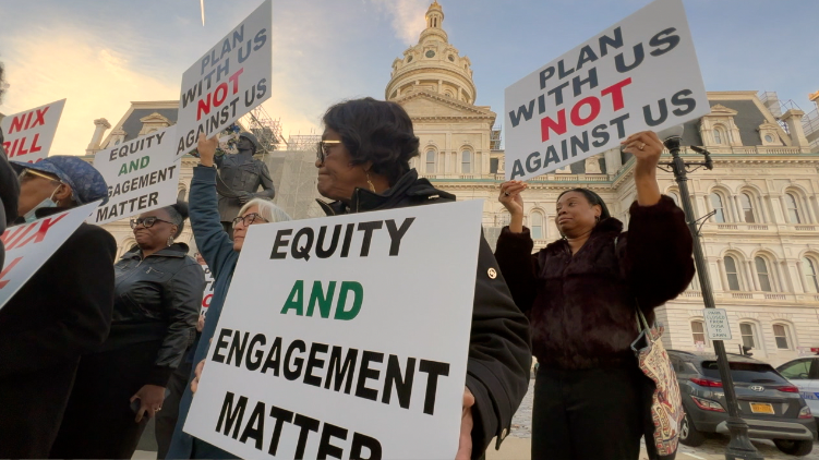 Protestors oppose zoning bill 