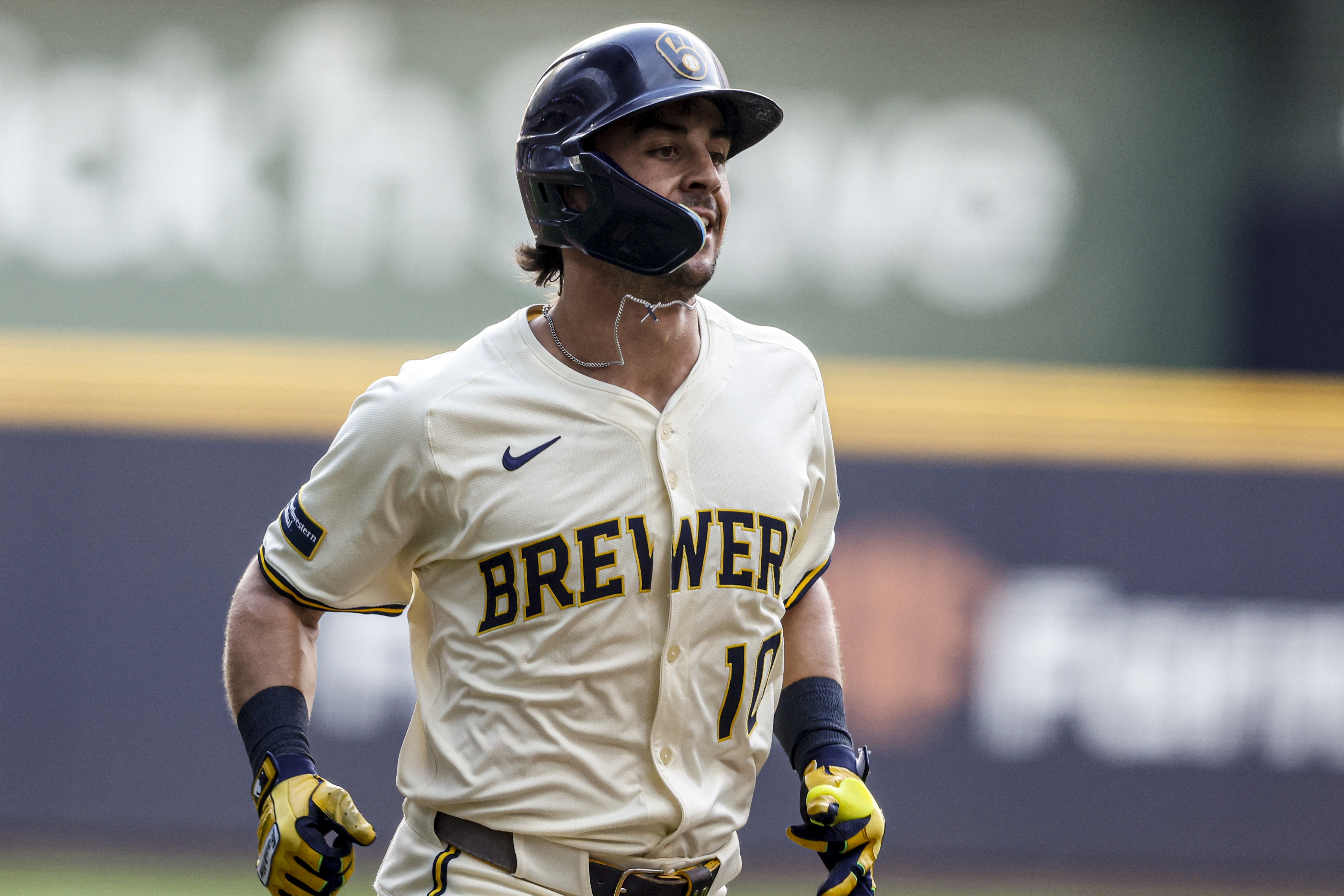 Pirates Brewers Baseball