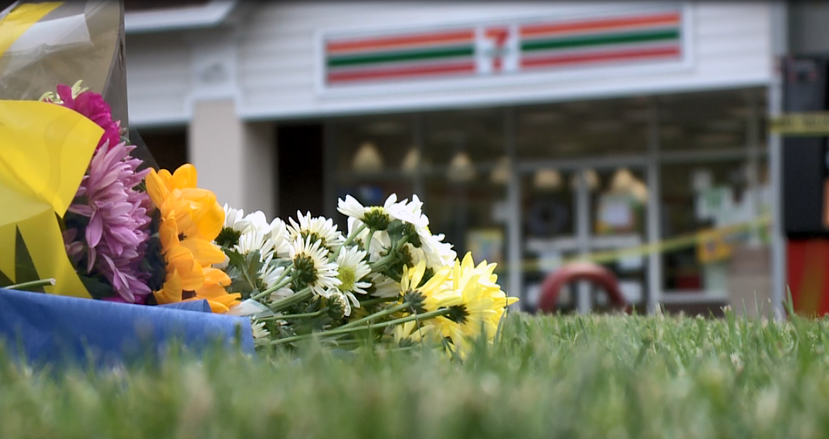 NN Kiln Creek Parkway 7-Eleven shooting memorial.PNG