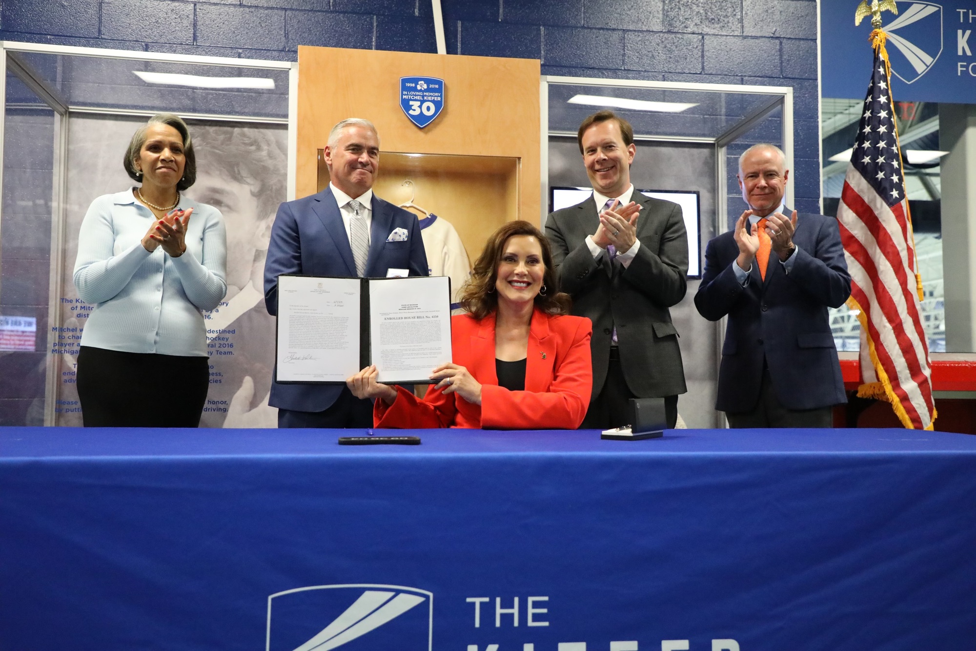 Governor Whitmer signs distracted driving legislation