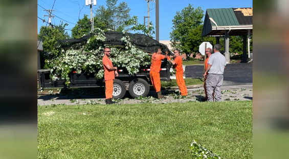 Pulaski County inmates spend the week picking up debris