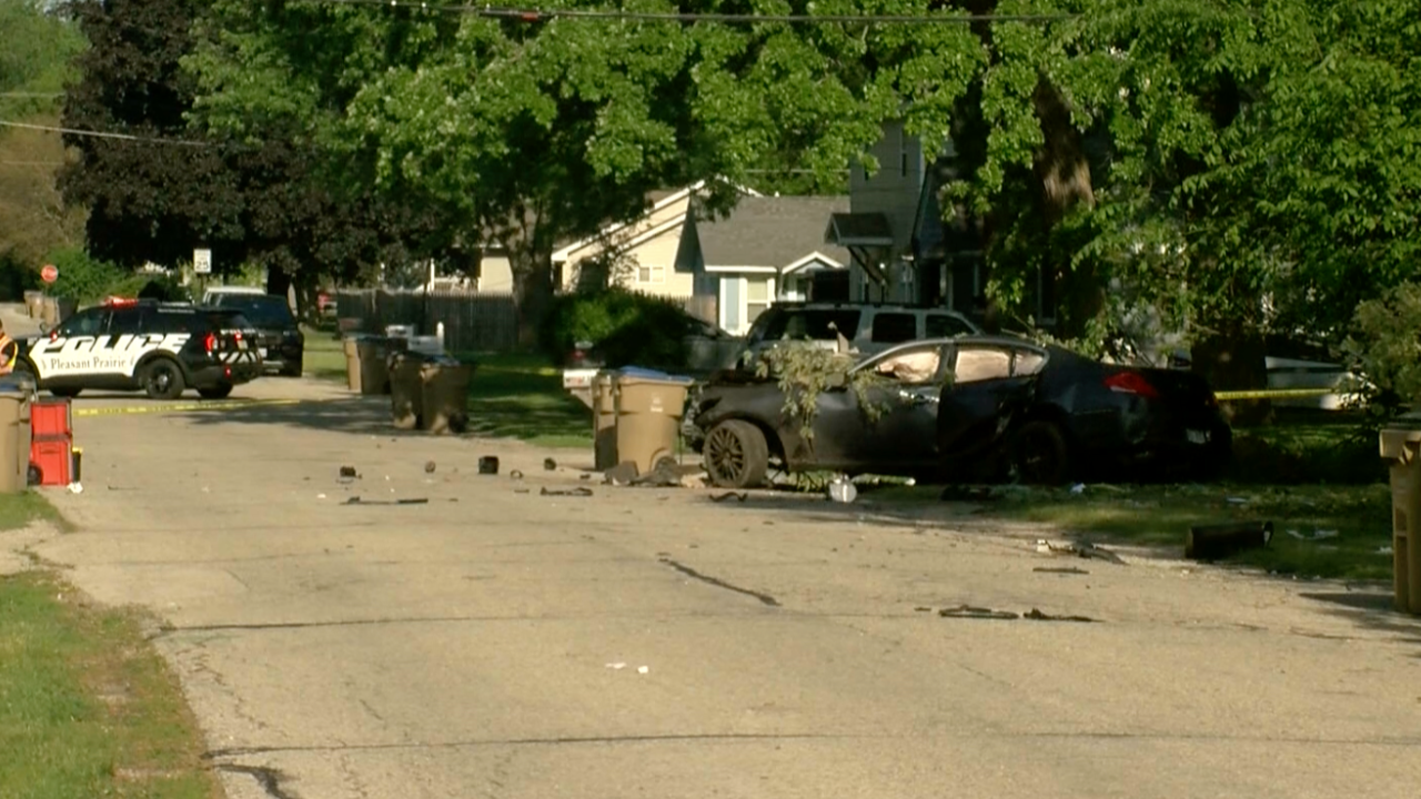 Driver dies in early morning single-vehicle crash in Pleasant Prairie