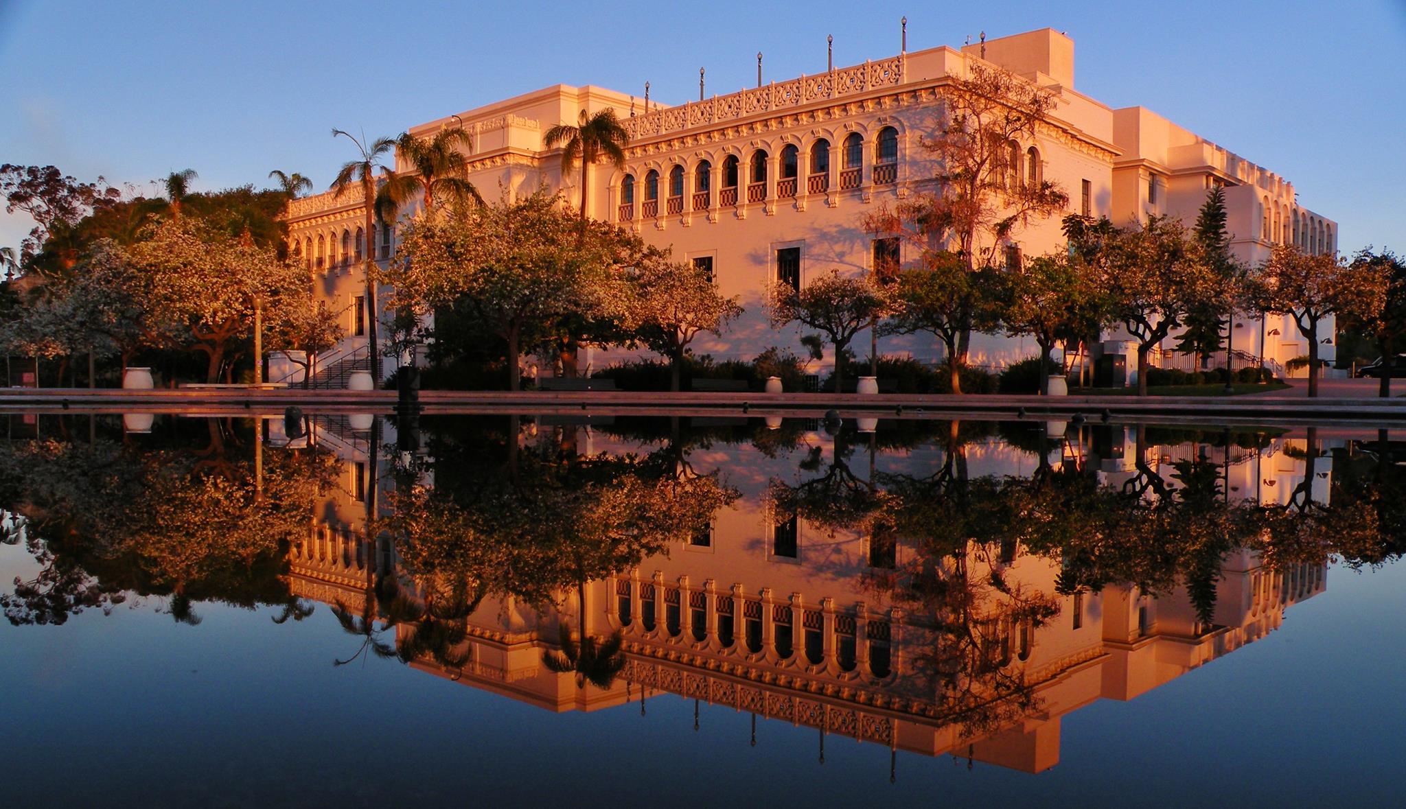 natural history museum_Gehm_Museum exterior at dawn_L.jpg