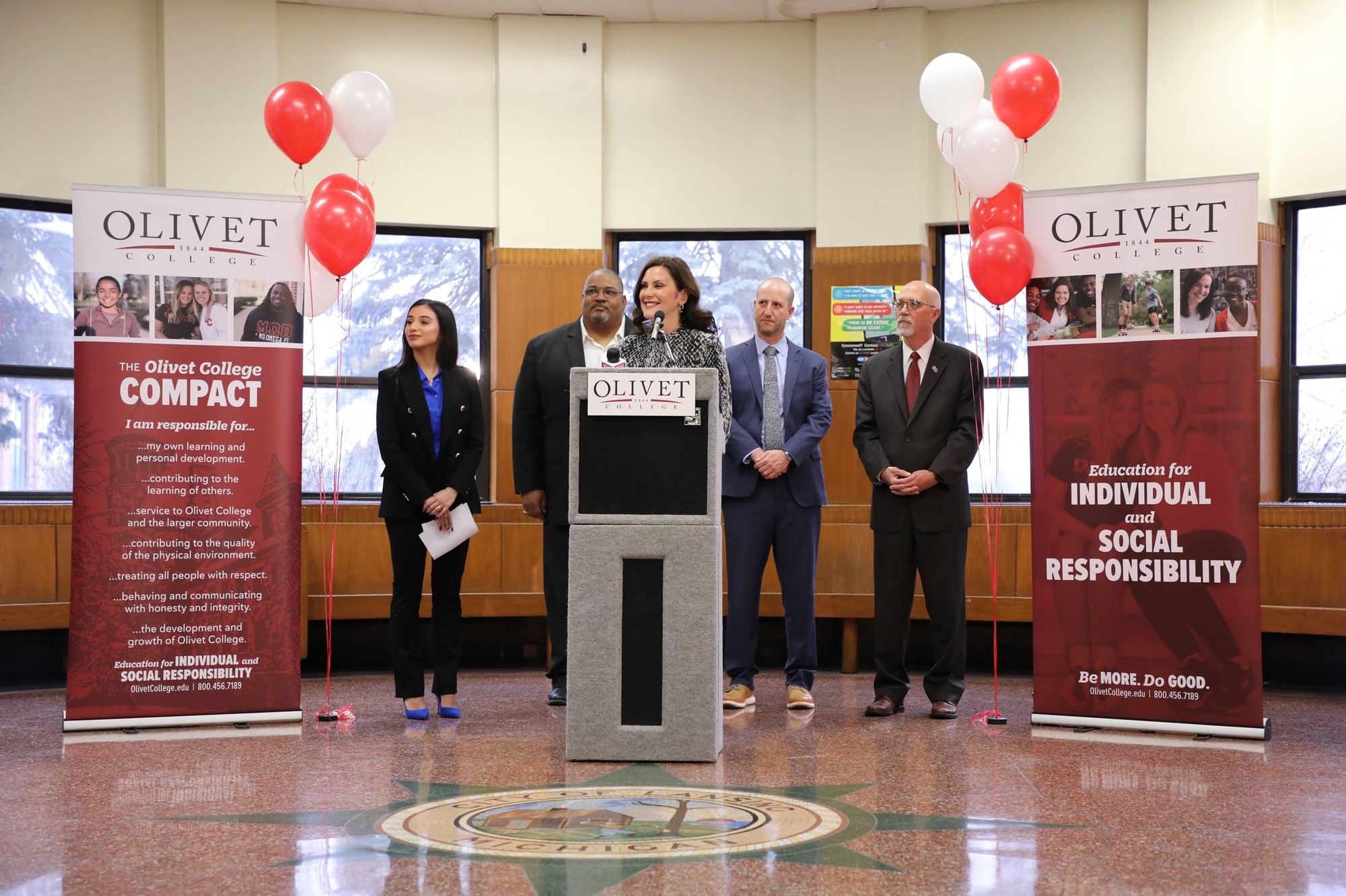 Olivet College ADVANTAGE Scholarship announcement