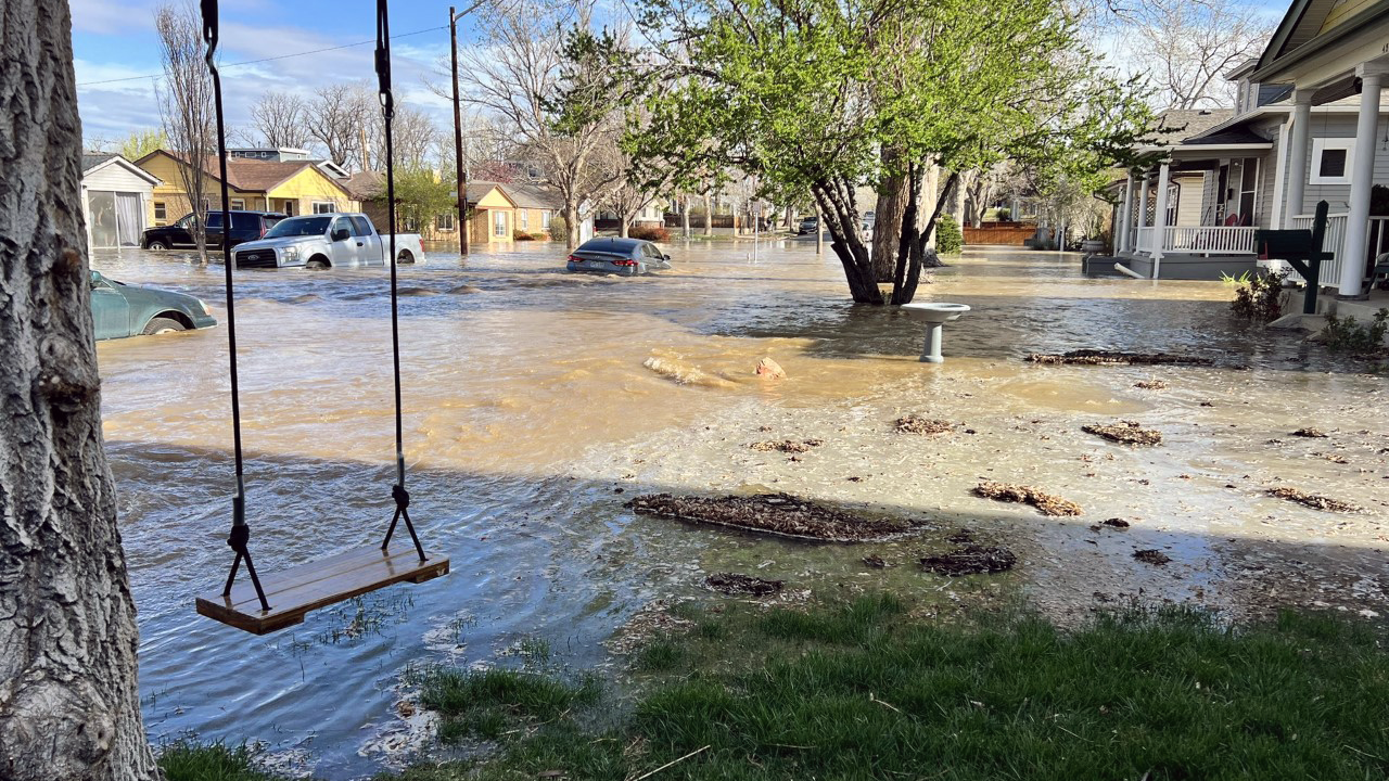Water main break causes street flooding in Denver's Berkley neighborhood - Vimarsana News