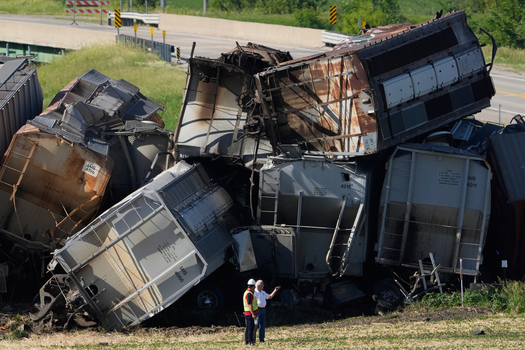 Workers respond after a train derailed on Wednesday, June 3, 2026, near Victor, Iowa. 
