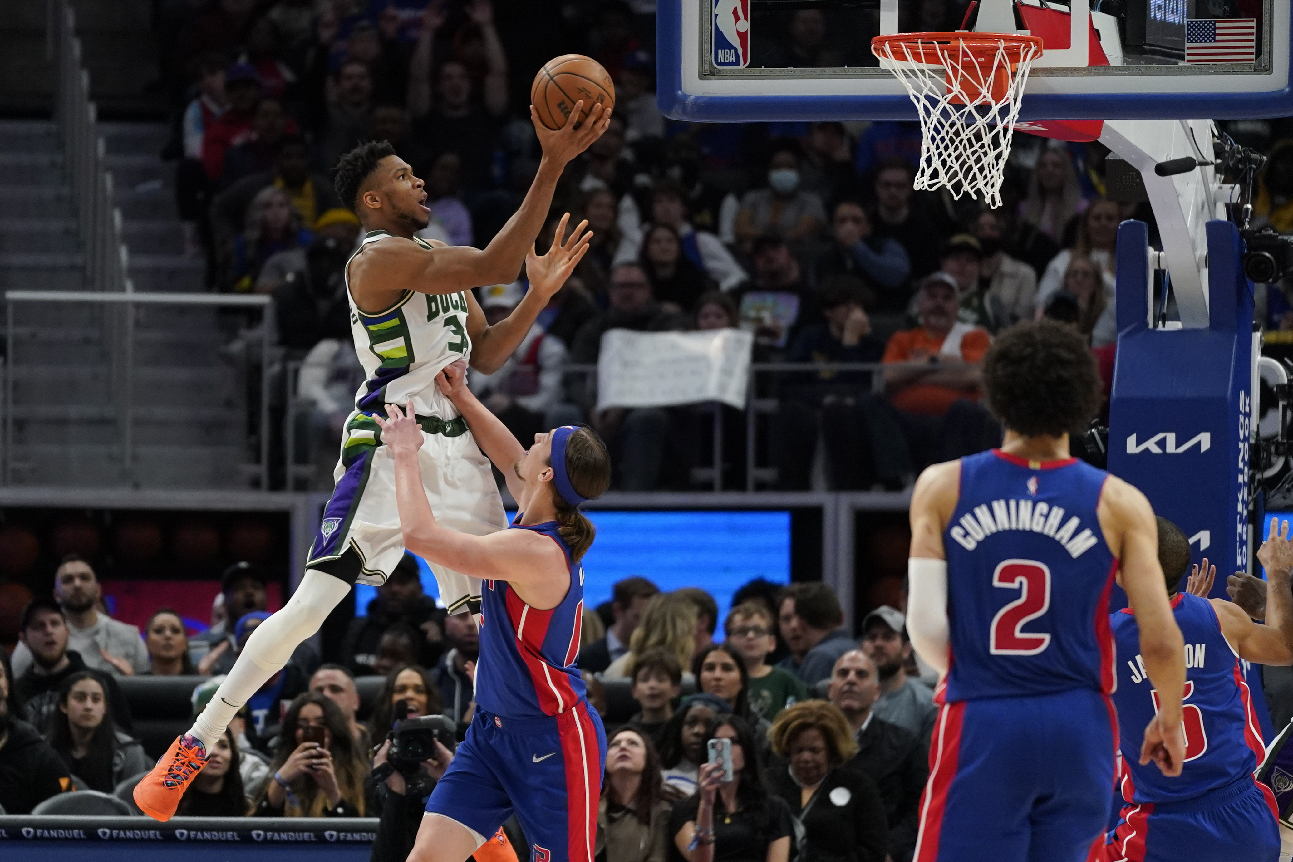 Giannis Antetokounmpo Bucks Pistons Basketball