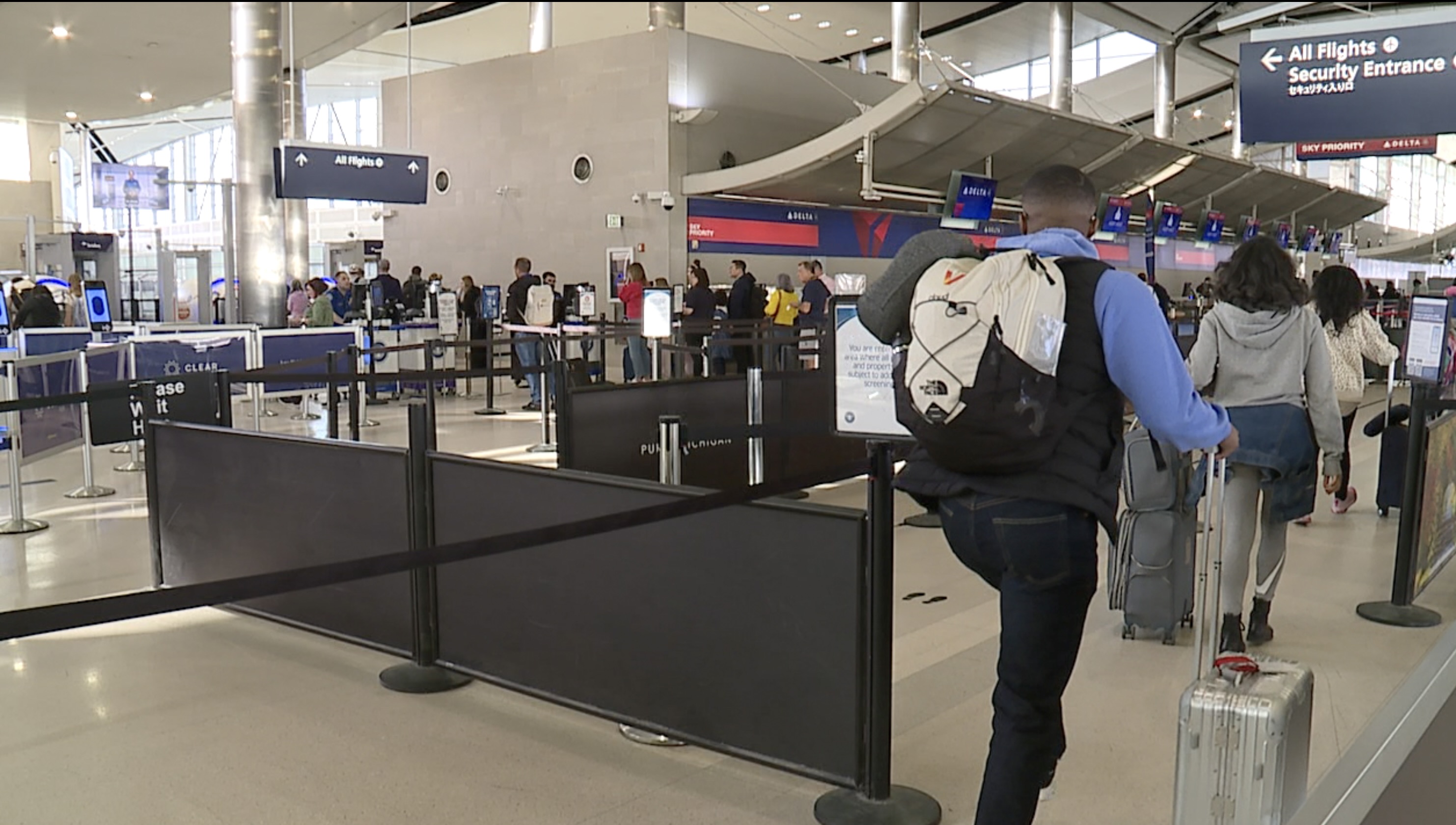 Homeland Security funding stalemate causes unpredictable airport security lines