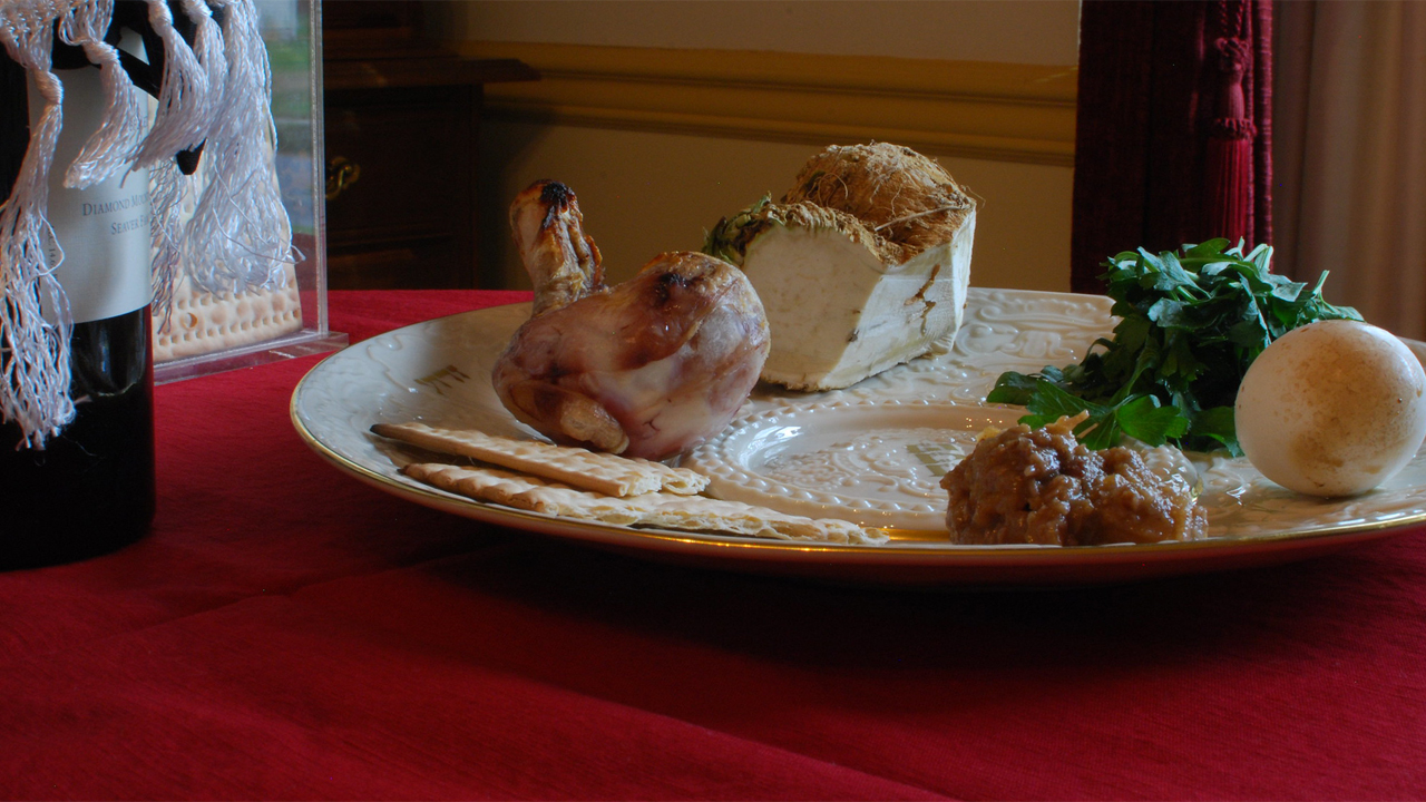 A Seder plate (file photo)