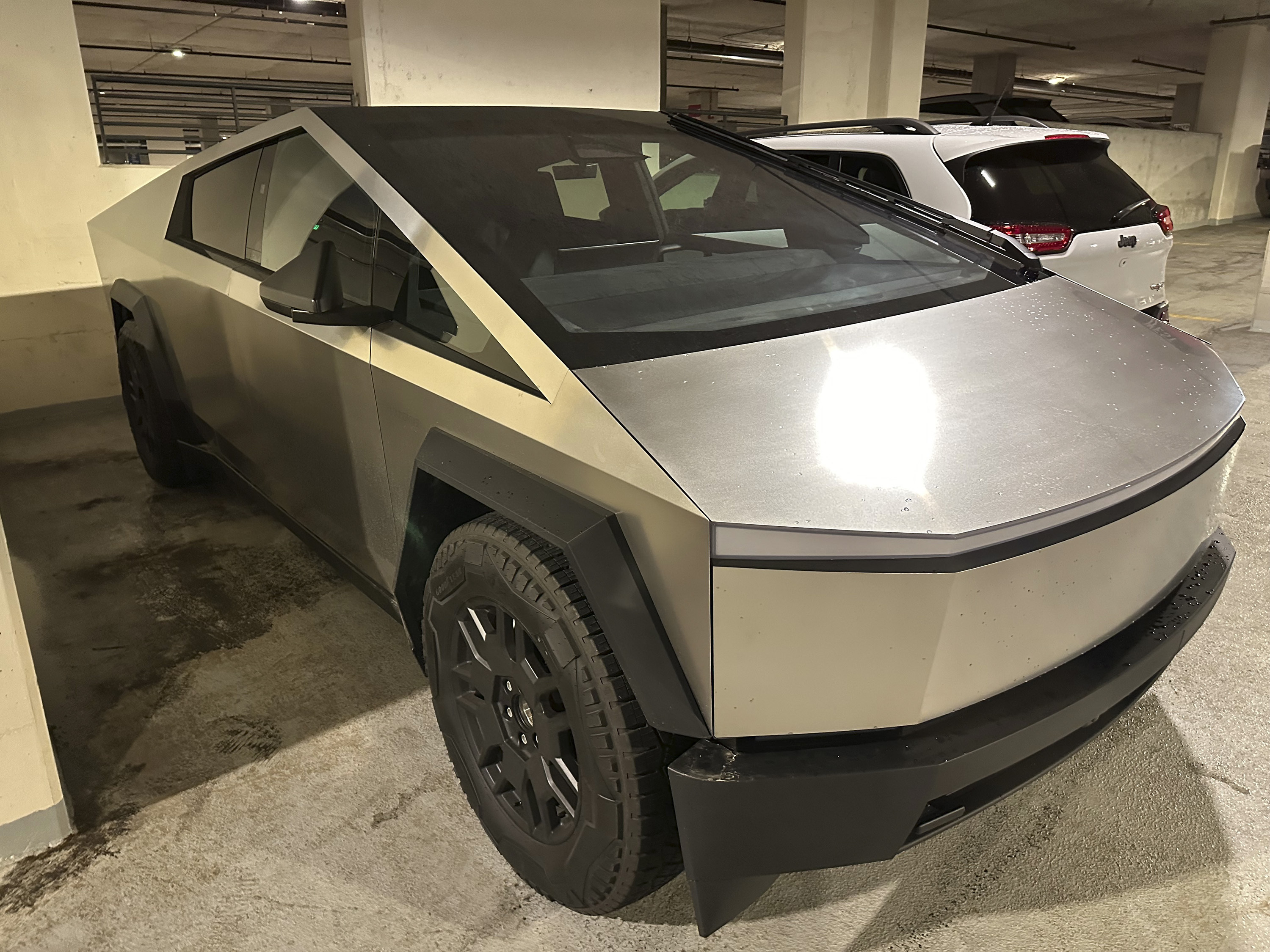 Biz Tesla Cybertruck