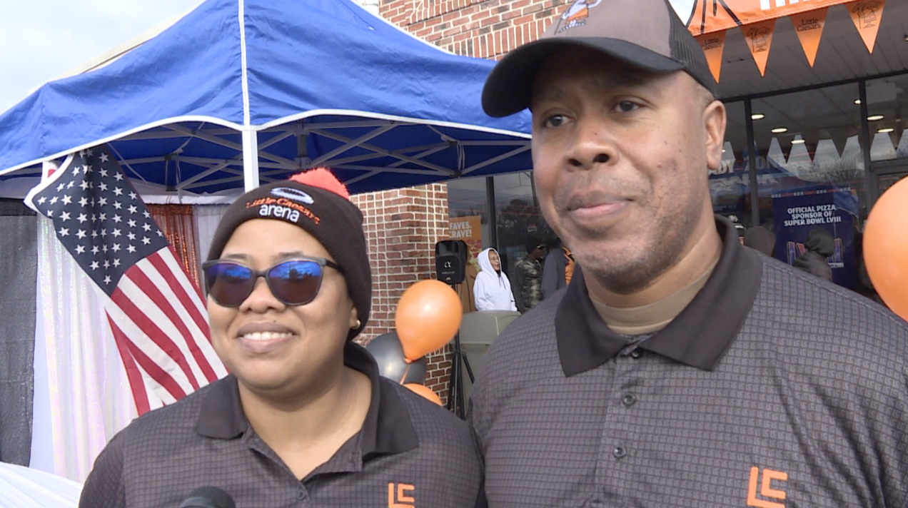 Little Caesars Virginia Beach couple feb 2024