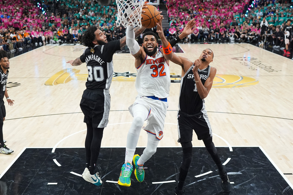 APTOPIX NBA Finals Knicks Spurs Basketball