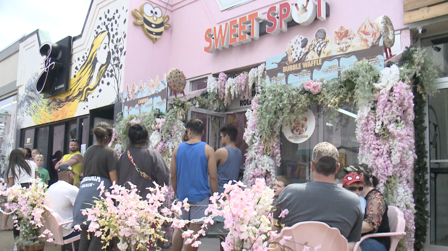 5.31.21 Virginia Beach crowds.png