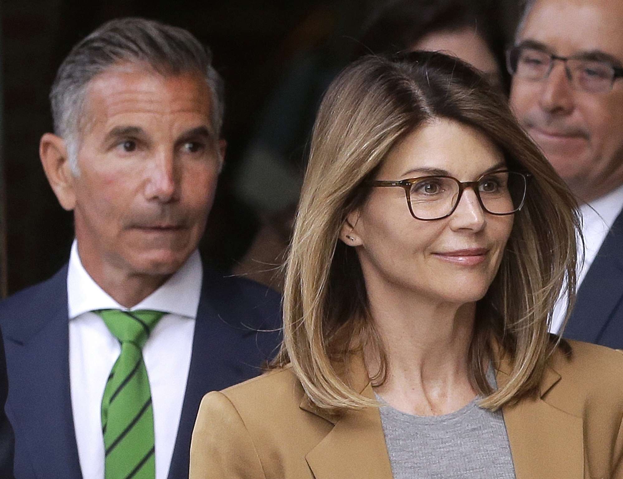 Loughlin, Giannulli: College bribery charges must be tossed