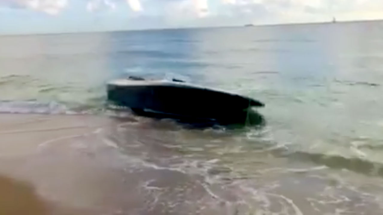 Boat from human smuggling operation on Palm Beach, Fla.