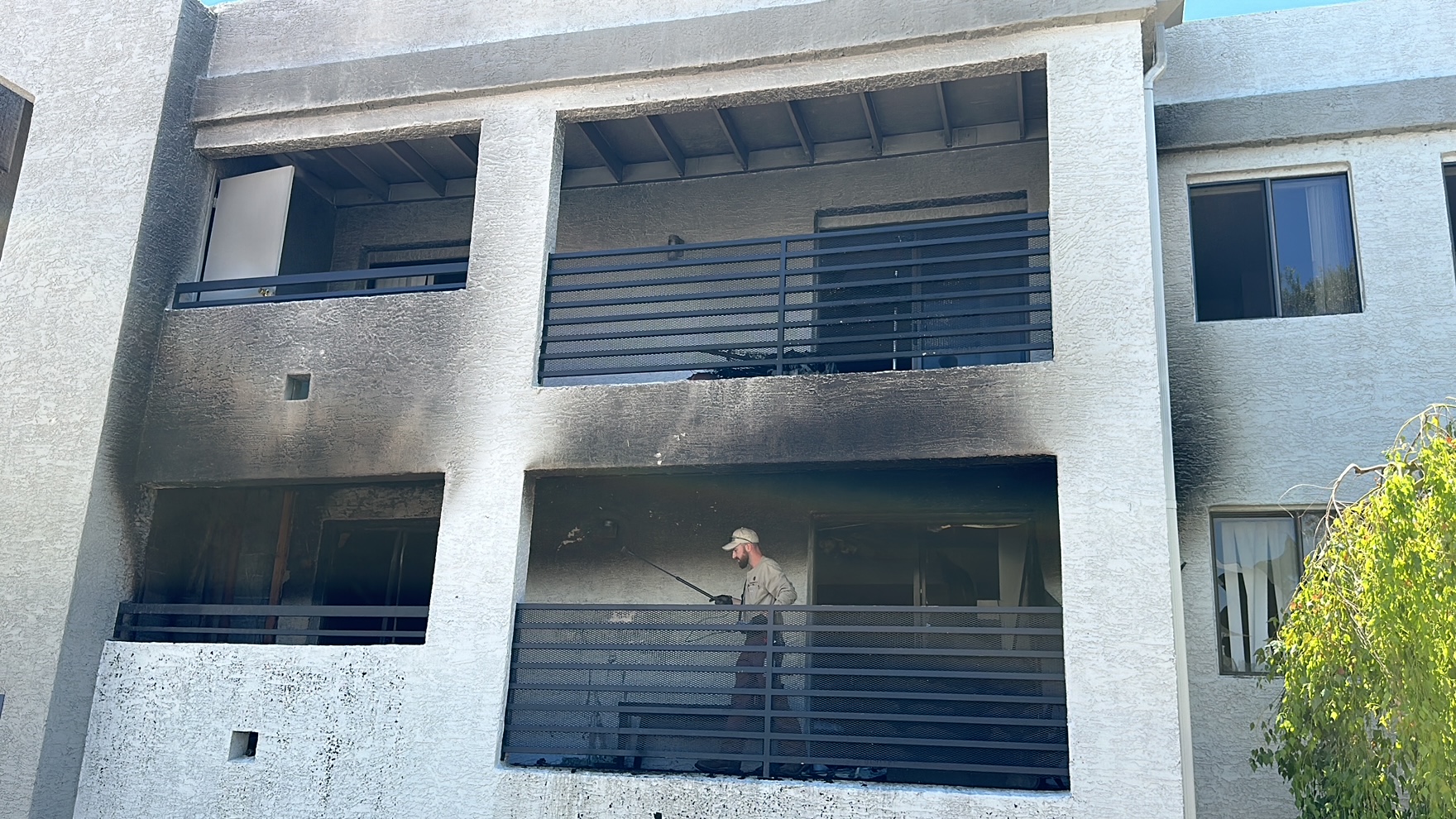 I-17 and Union Hills apt. fire